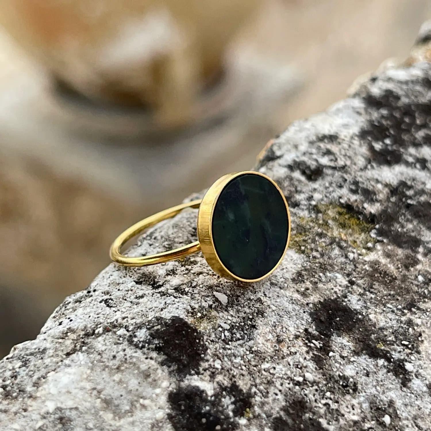 Cabochon Ring with green nephrite jade gold size 5 For Sale