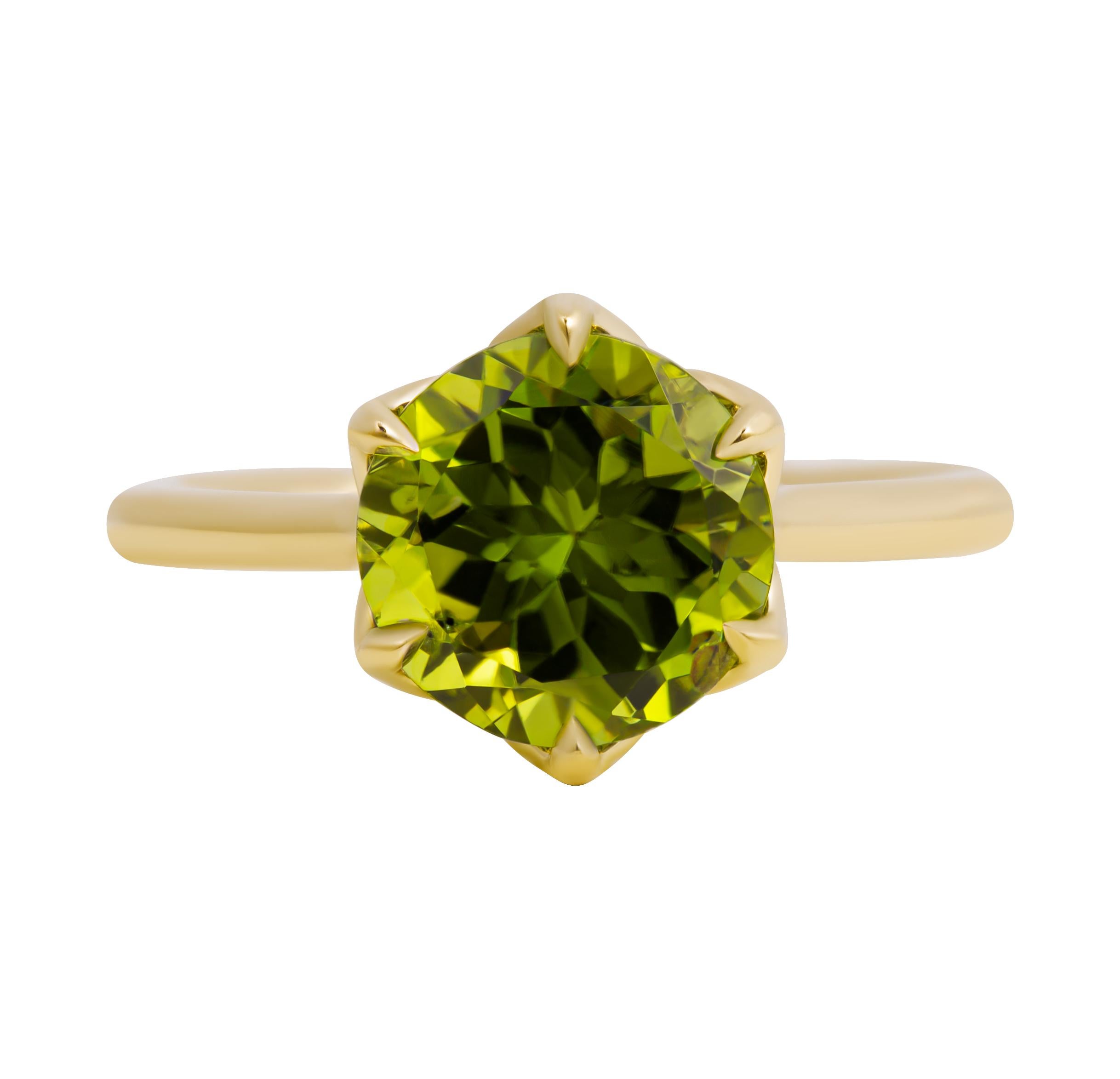 Modern Ring with Green Peridot For Sale