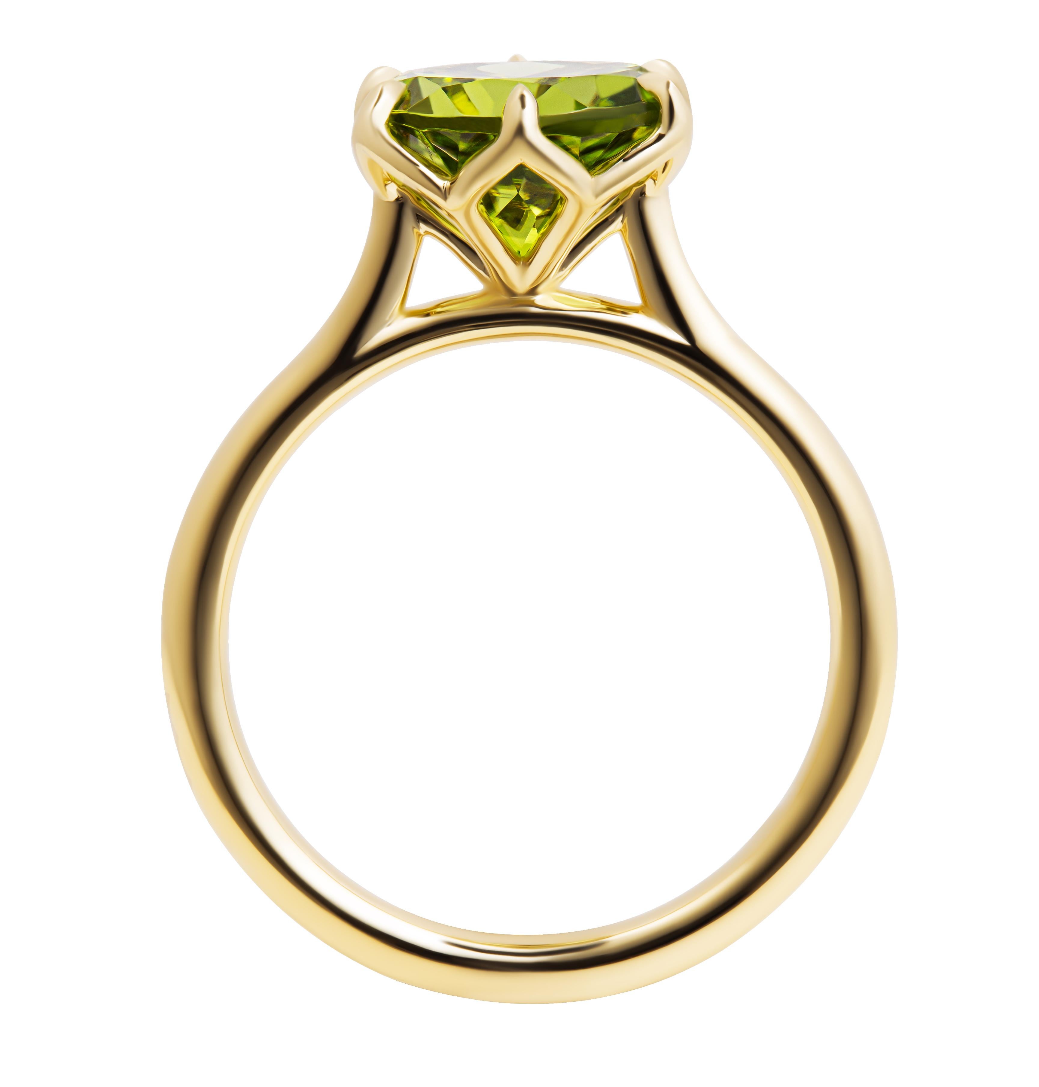 Round Cut Ring with Green Peridot For Sale