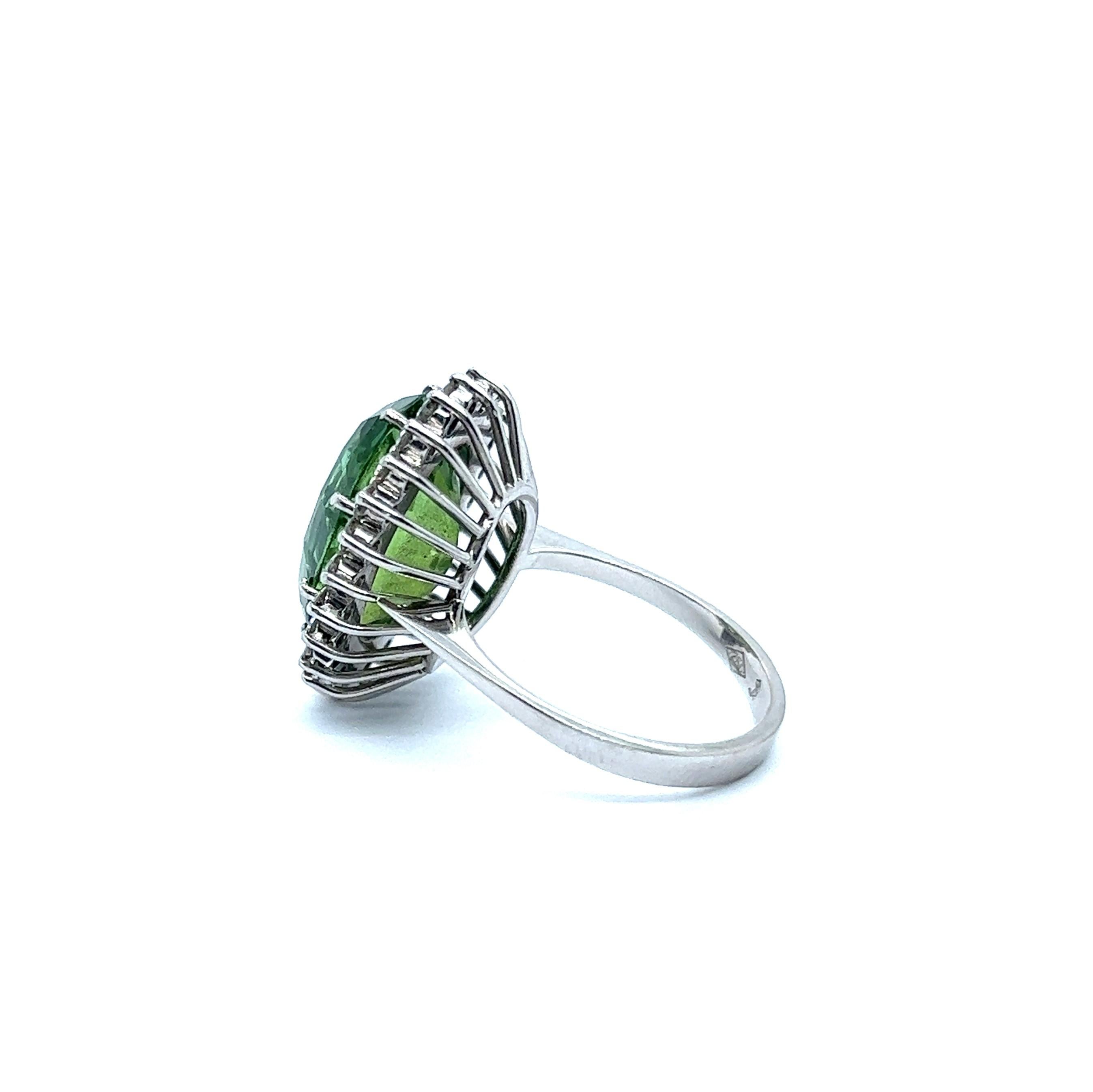 Ring with Green Tourmaline and Diamonds in 18 Karat White Gold  For Sale 6