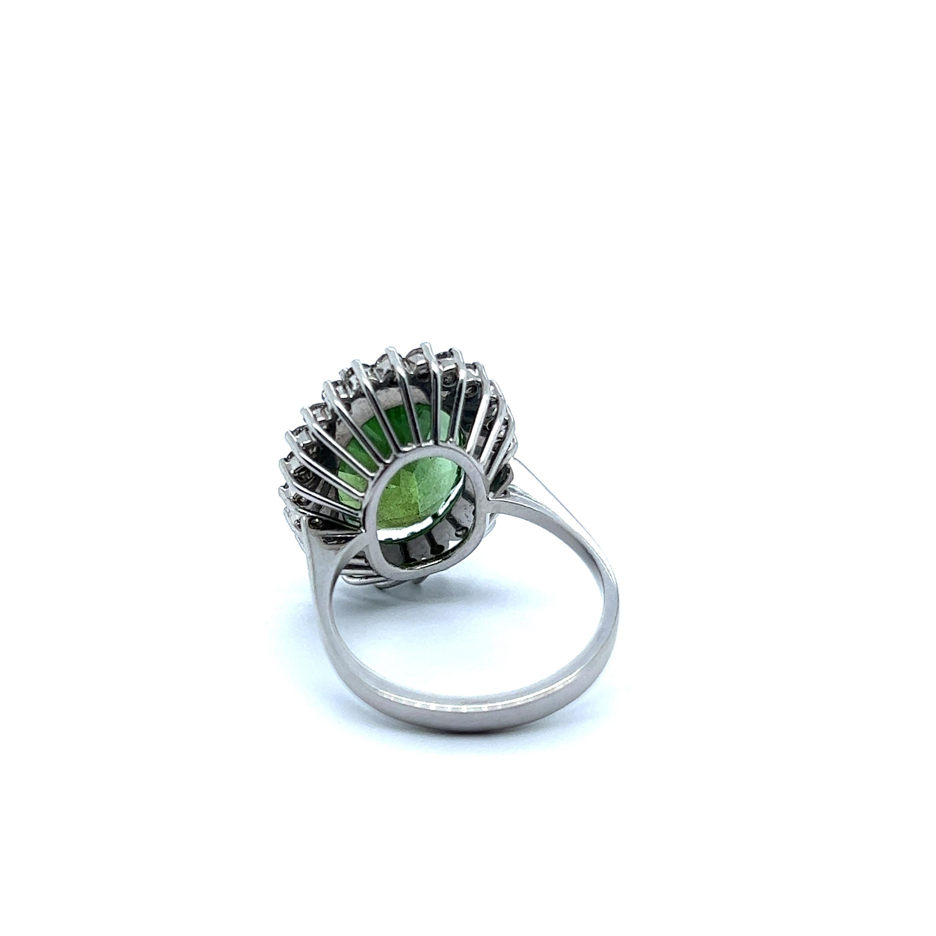 Ring with Green Tourmaline and Diamonds in 18 Karat White Gold  For Sale 7