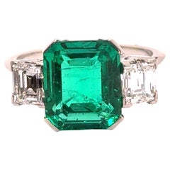 Bague en or blanc avec émeraude colombienne certifiée Gubelin de 3,25 carats et diamants