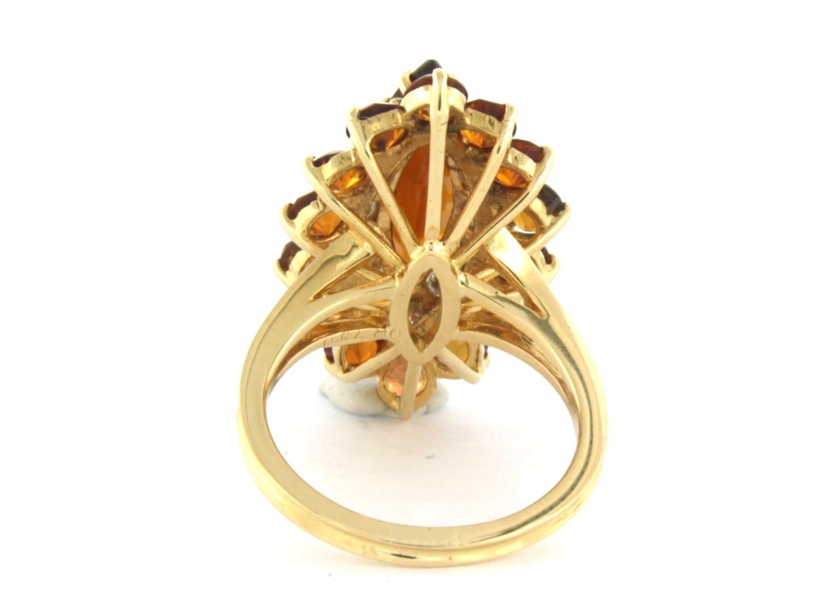 Bague en or jaune 18k sertie d'une citrine et de diamants taille brillant jusqu'à 1,20 ct - F/G - VS/SI - taille de bague US 7 - EU 17,25 (54)

Description détaillée :

Le haut de l'anneau mesure 2,7 cm de large et 1,3 cm de haut.

Poids : 8,6