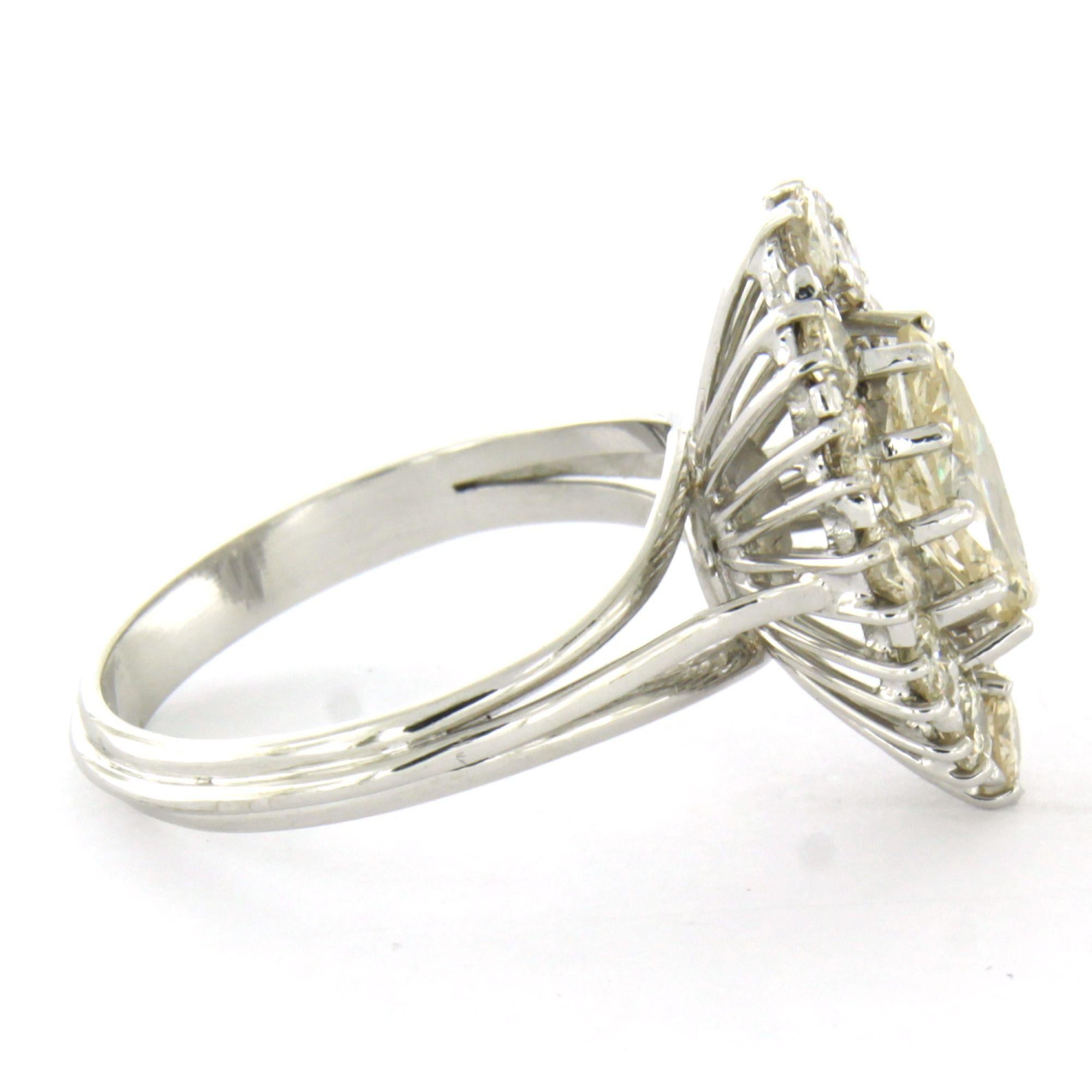 Ring mit Diamanten im Marquise- und Brillantschliff bis zu 1,80ct 18k Gold 5,6 Gramm (Moderne) im Angebot