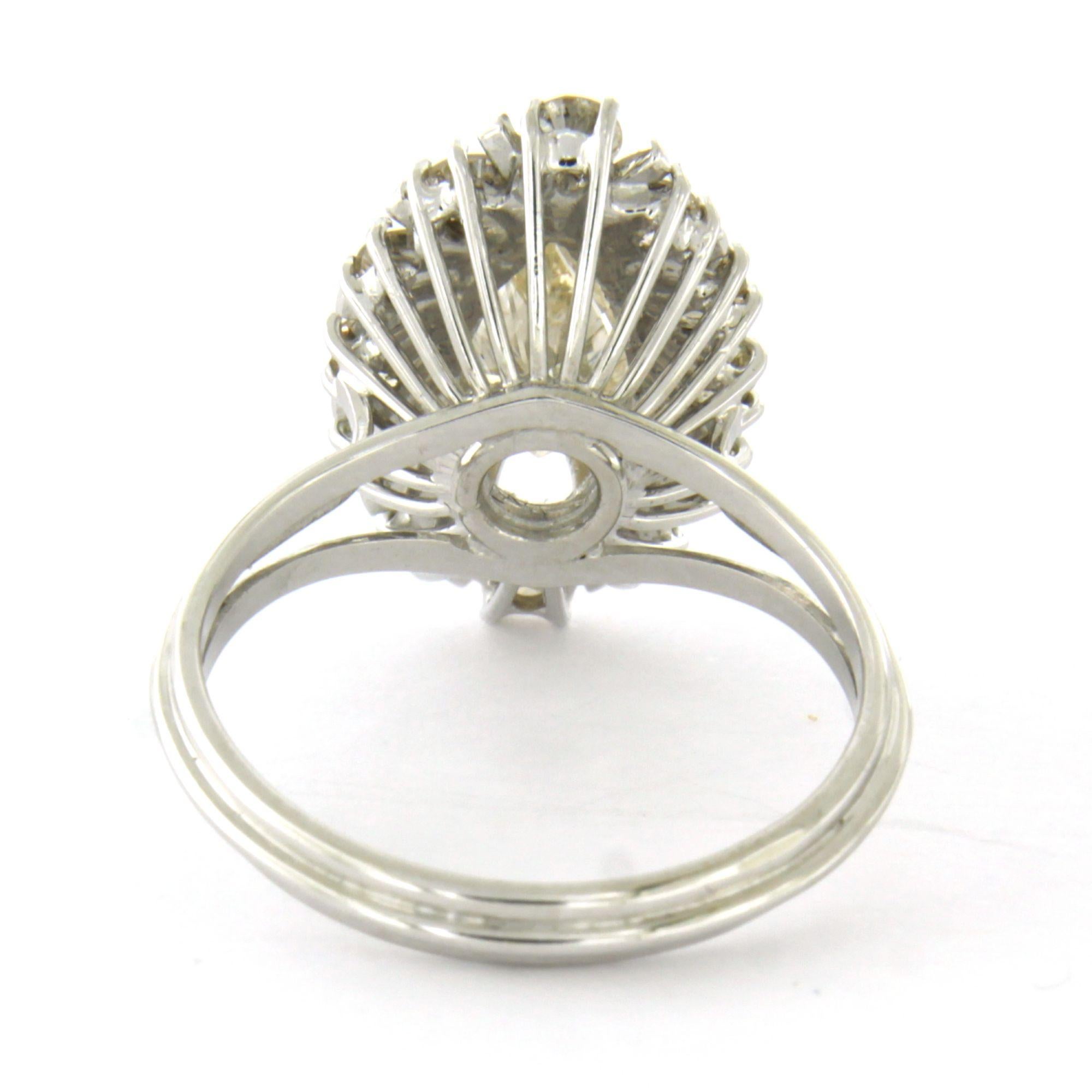 Ring mit Diamanten im Marquise- und Brillantschliff bis zu 1,80ct 18k Gold 5,6 Gramm Damen im Angebot