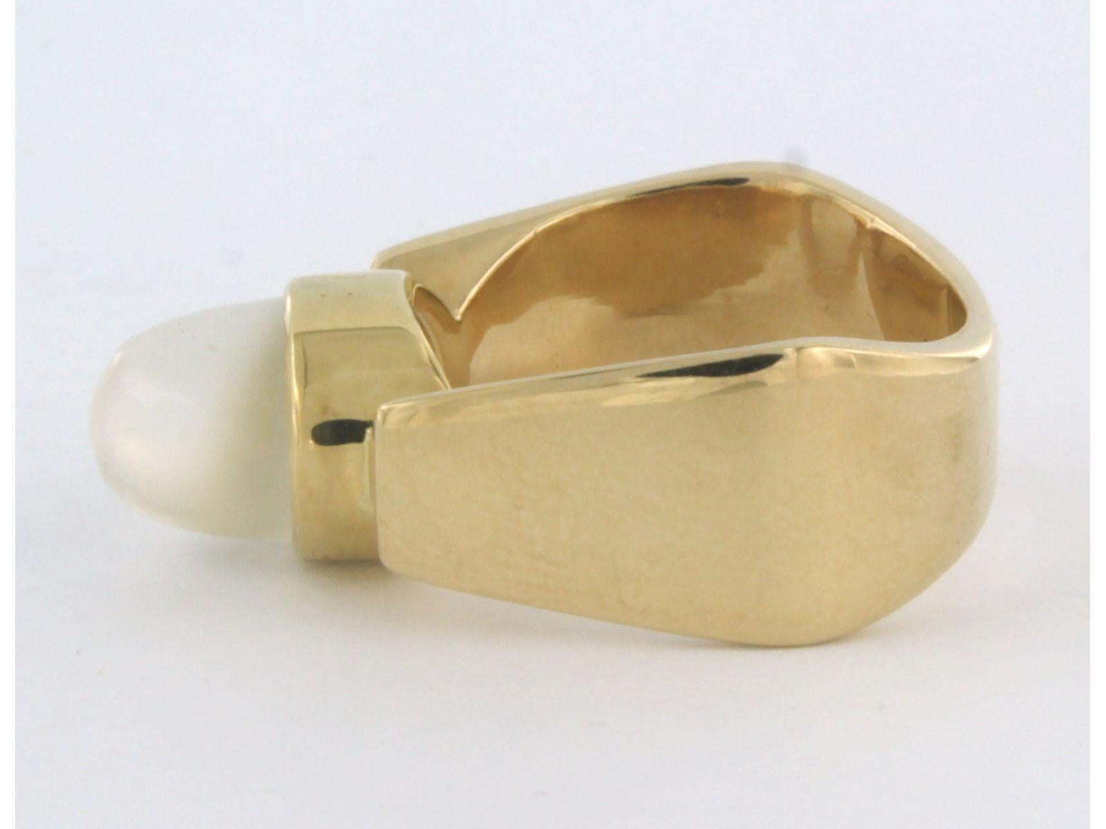 Ring with moonstone 14k yellow gold 12.0 grams In Excellent Condition For Sale In The Hague, ZH