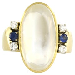 Anello con pietra di luna, zaffiro e diamante taglio brillante fino a 0,16 carati in oro 18k