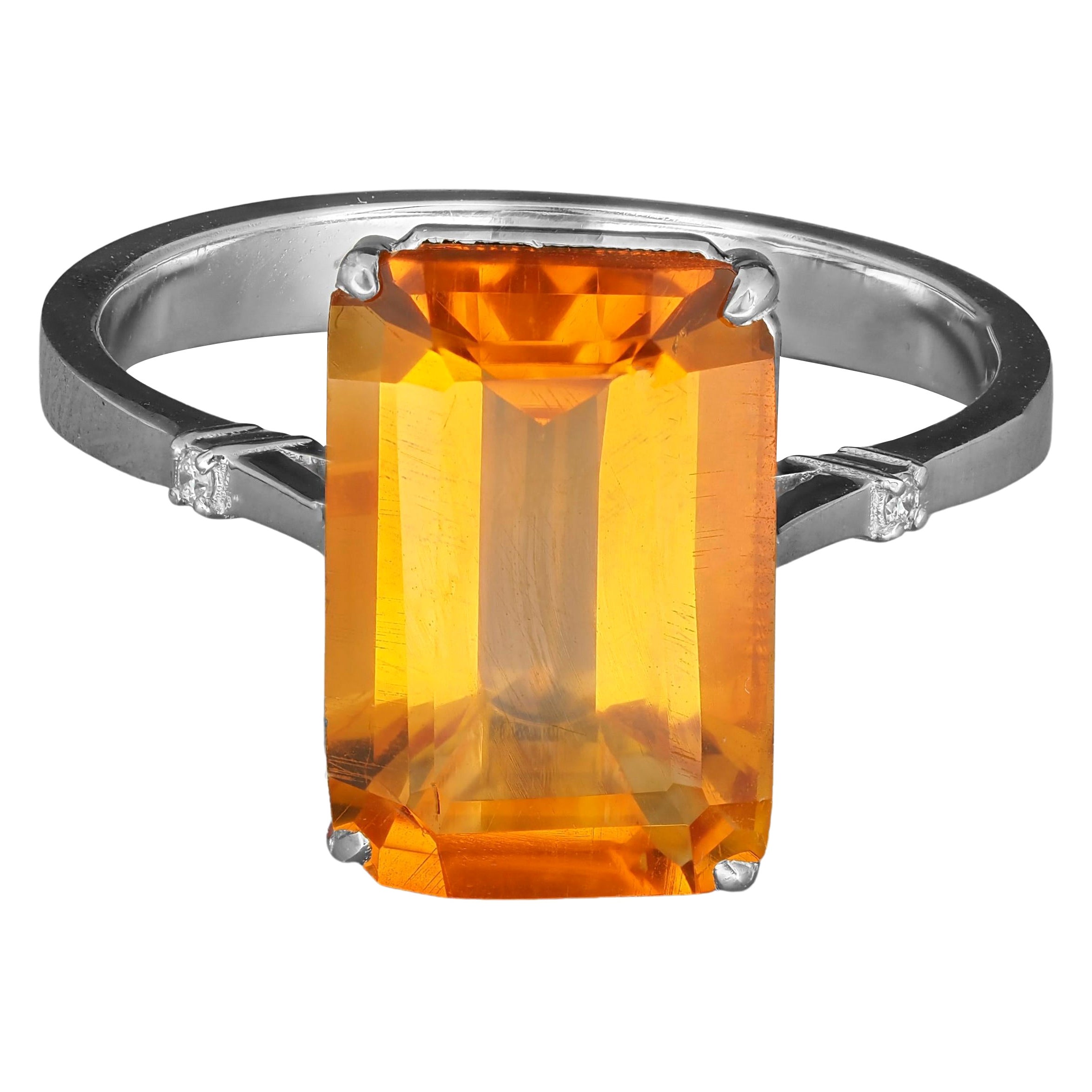 Ring mit natürlichem Citrin und Diamanten.