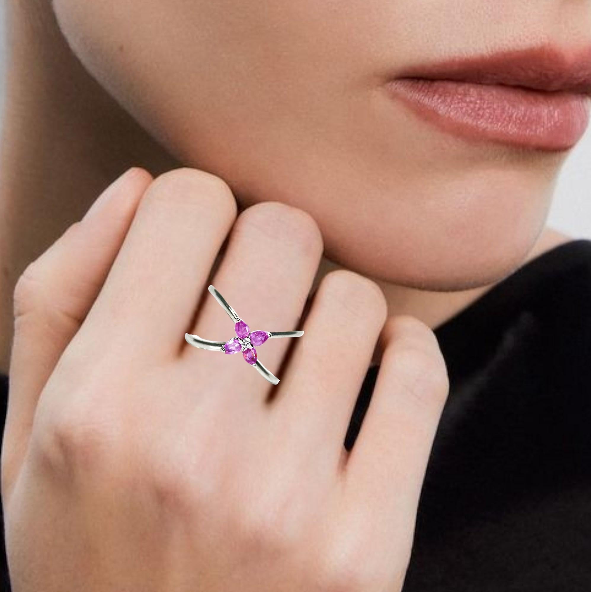 Ring mit natürlichen birnenförmigen rosa Rubinen im Zustand „Neu“ im Angebot in Vadgam, GJ