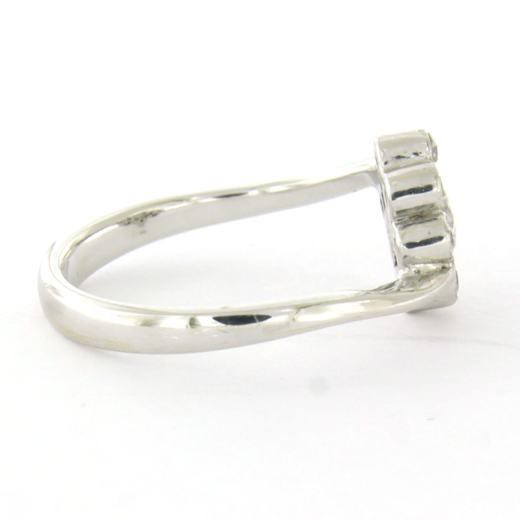 18k white gold entourage ring set with a central old European cut diamond up to 0.15 ct G/H - VS/SI, surrounded by single-cut diamonds up to 0.25 ct G/H - VS/SI - ring size US 7.25 - EU 17.5 (55)

Detailed description:

The top of the ring is 9.5 mm