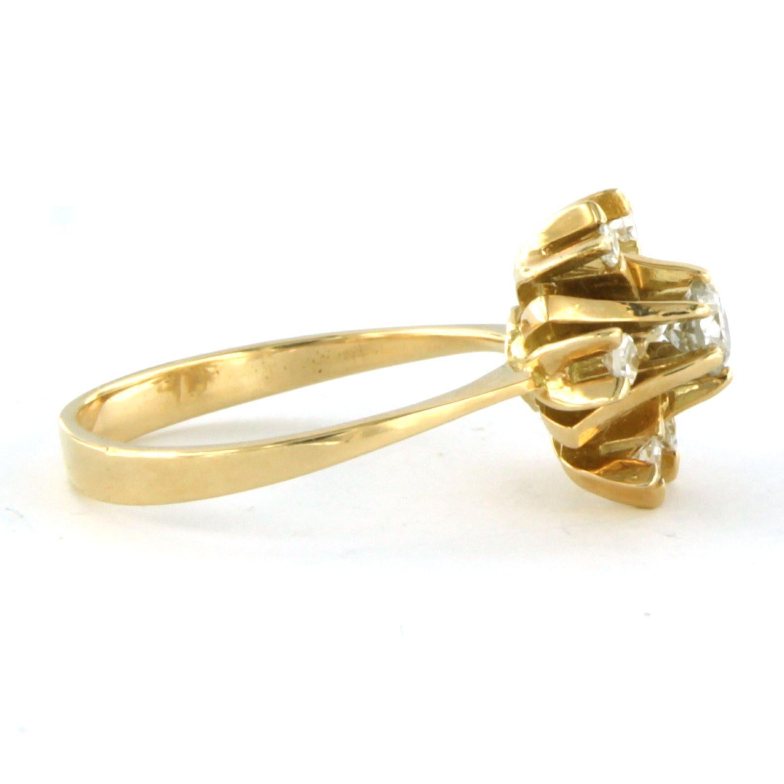Anillo de oro amarillo de 18 quilates con diamantes europeos antiguos y talla única de hasta 0,40 ct - G/H - SI - talla US 7 - EU 17,25(54)

Descripción detallada

la parte superior del anillo mide 1,2 cm de ancho y 8,6 mm de alto

Talla del anillo