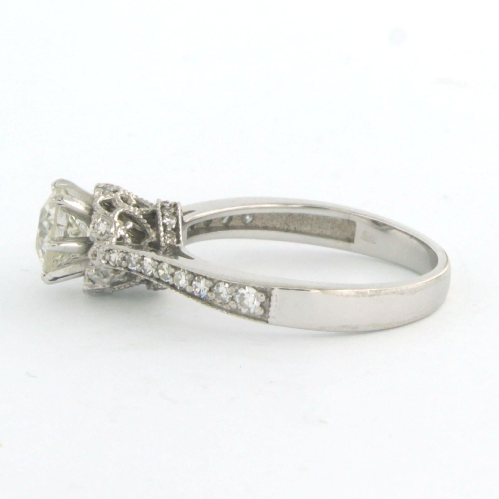 Taglio vecchia miniera Anello con diamanti old mine e diamanti a taglio singolo fino a 1,00ct in oro bianco 14k in vendita