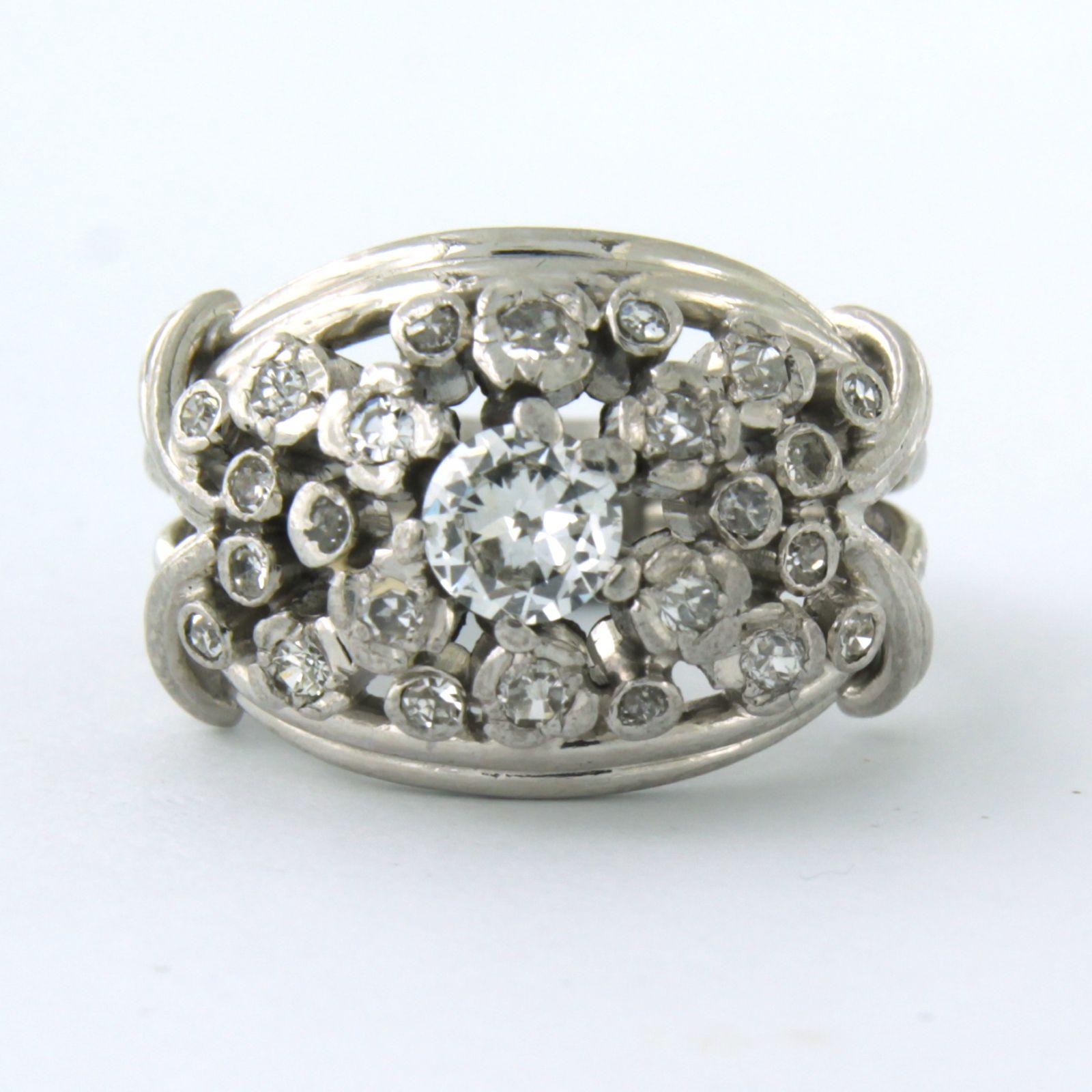Bague en platine sertie de diamants taille ancienne et taille unique jusqu'à 0,50 ct - F/G - VS/SI - taille de bague US 6 - EU 16,5 (52)

description détaillée

le haut de l'anneau a une largeur de 1.4 cm

Taille de la bague : US 6 - EU 16.5 (52).