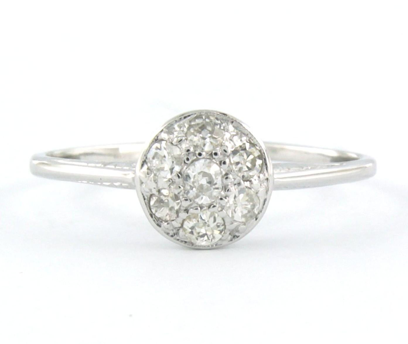 Bague en or blanc 18k sertie d'un diamant taille ancienne, 0.32 ct, F/G - VS/SI - taille de bague US 8 - EU 18 (57)

Description détaillée :

La partie supérieure de l'anneau mesure 7,7 mm de large.

Bague de taille US 8 - EU 18 (57). La bague peut