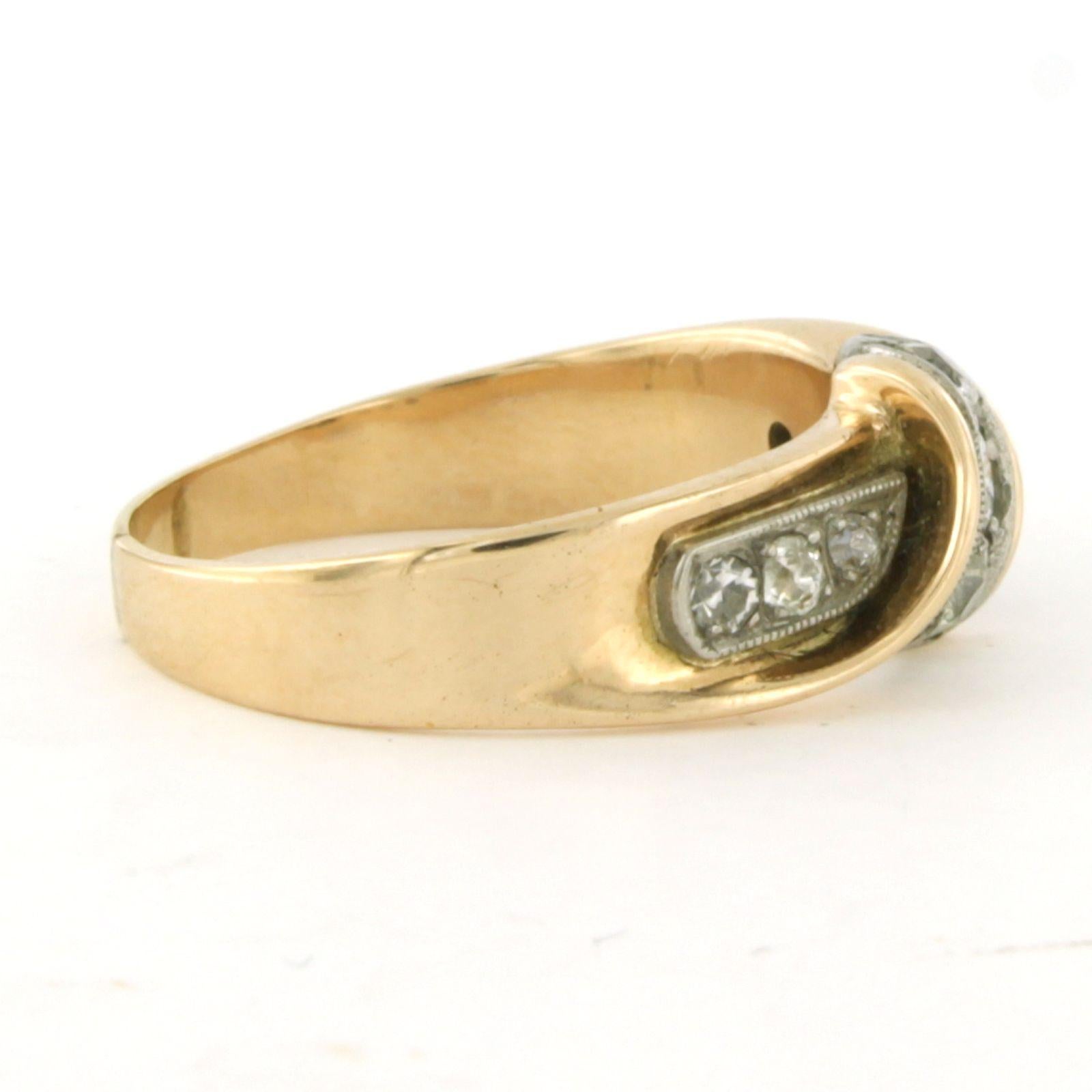 Bague en or bicolore 14k sertie de diamants taille ancienne jusqu'à 0,55 ct - G/H - SI - taille de bague US 7,5 - EU 17,75 (56)

Description détaillée :

Le devant de l'anneau mesure 1,3 cm de large.

Bague de taille US 7.5 - EU 17.75 (56). La bague