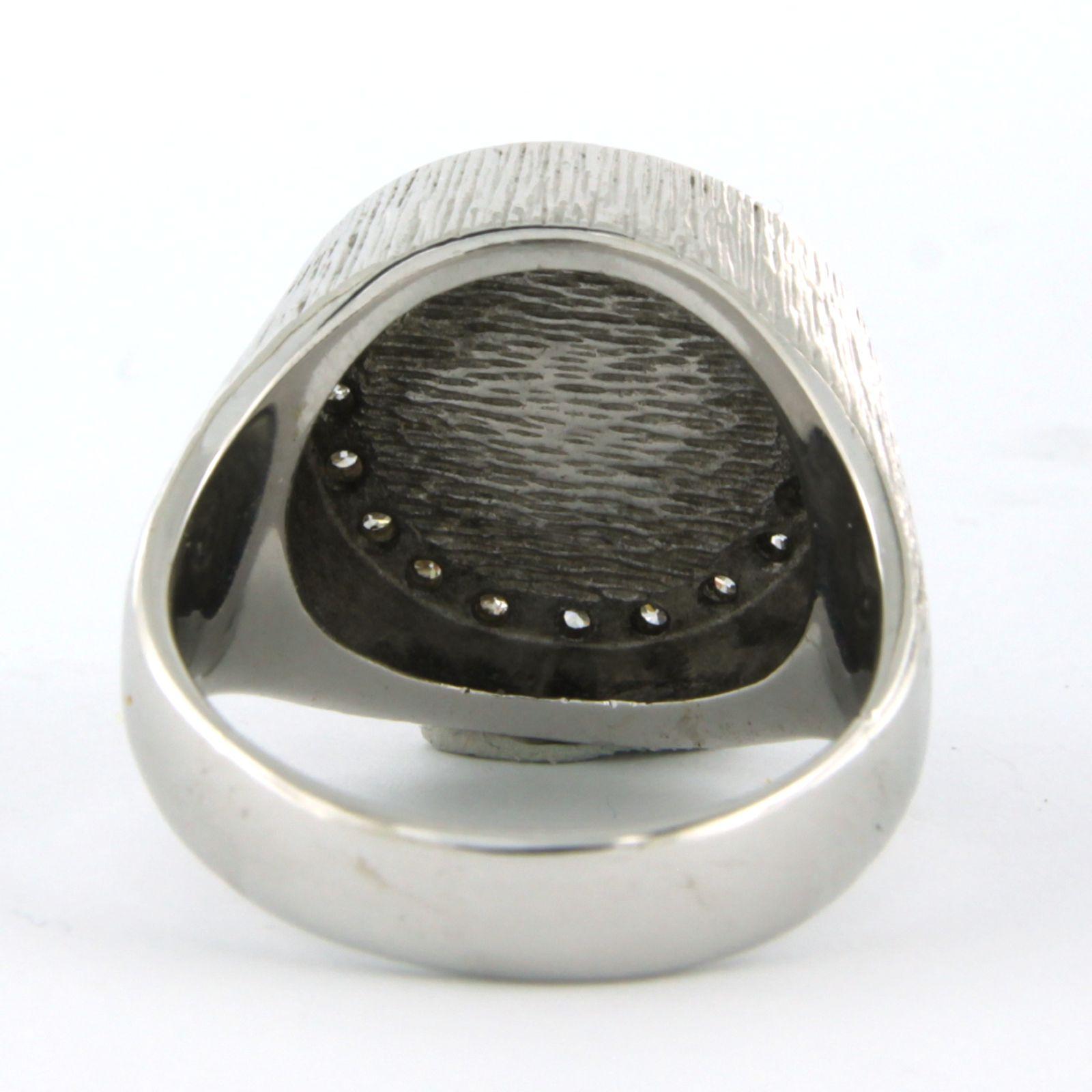 Bague pour homme en or blanc 18k sertie d'onyx et d'un entourage de diamants taille brillant jusqu'à 0,50 ct - F/G - VS/SI - taille de bague US 8 - EU 18 (57)

Description détaillée :

La partie supérieure de l'anneau a un diamètre de 1,7 cm.

Poids