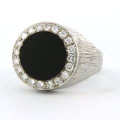 RIng with onyx and brilliant cut diamonds up to 0.50ct 13.4 grams 18k gold
