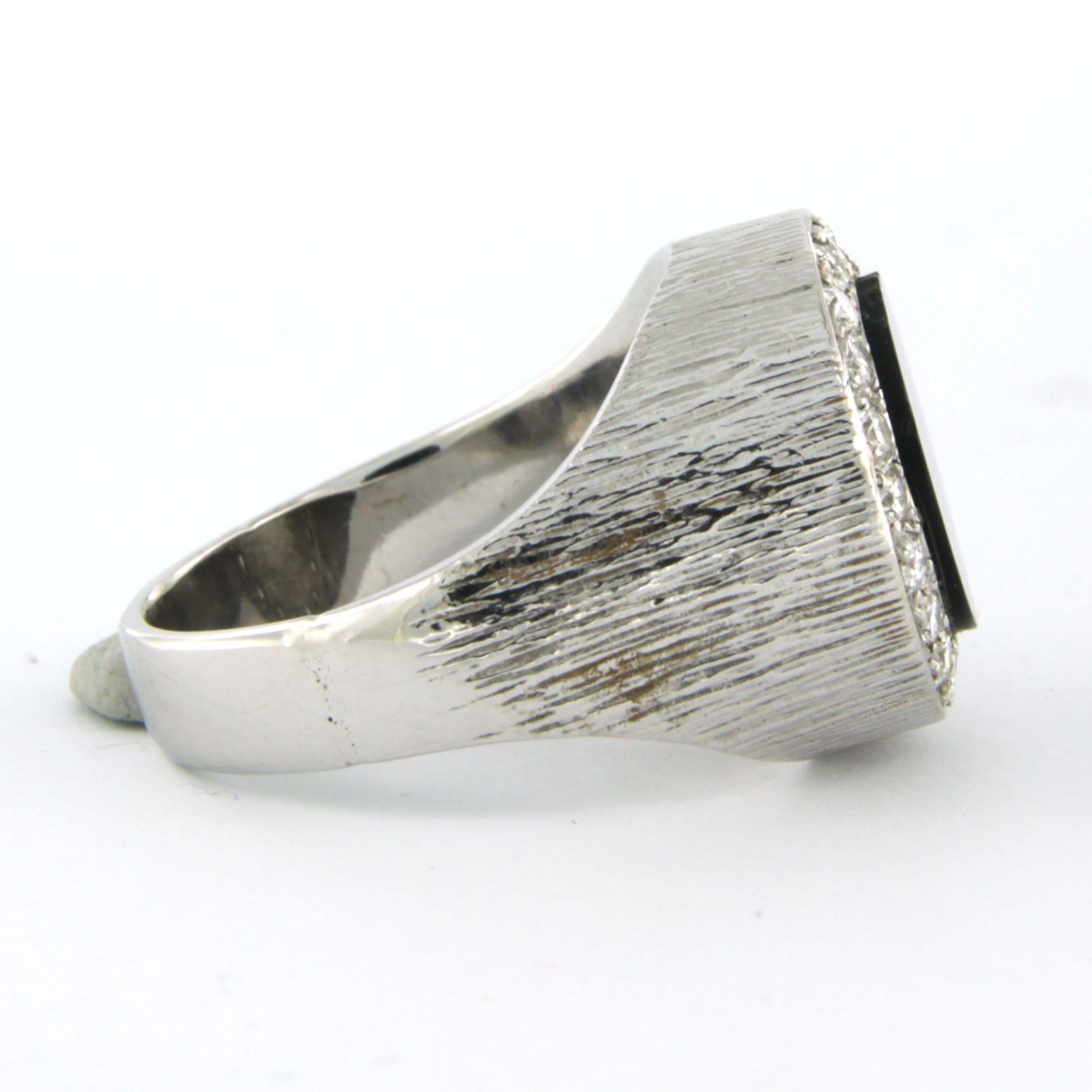 Moderne Bague avec onyx et diamants taille brillant jusqu'à 0,50ct 13,4 grammes Or 18k en vente