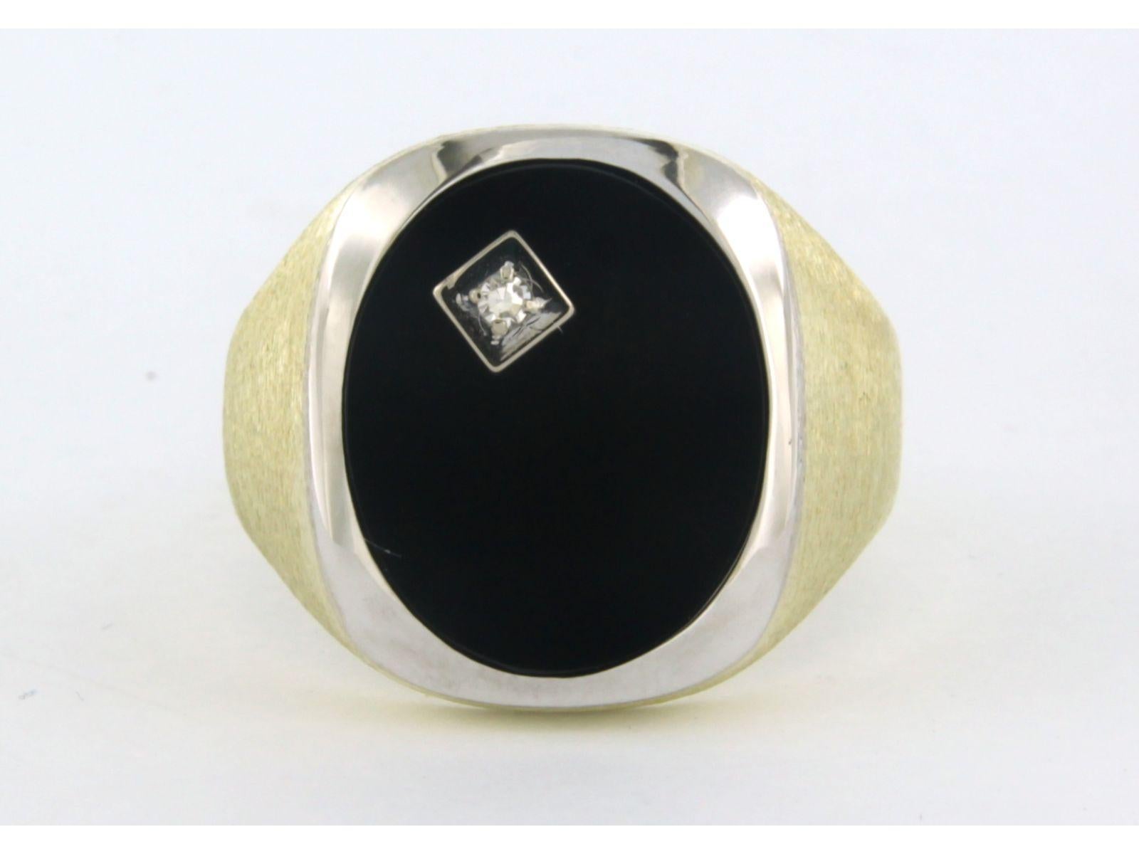 Modern Ring with onyx and diamonds 14k bicolor gold For Sale