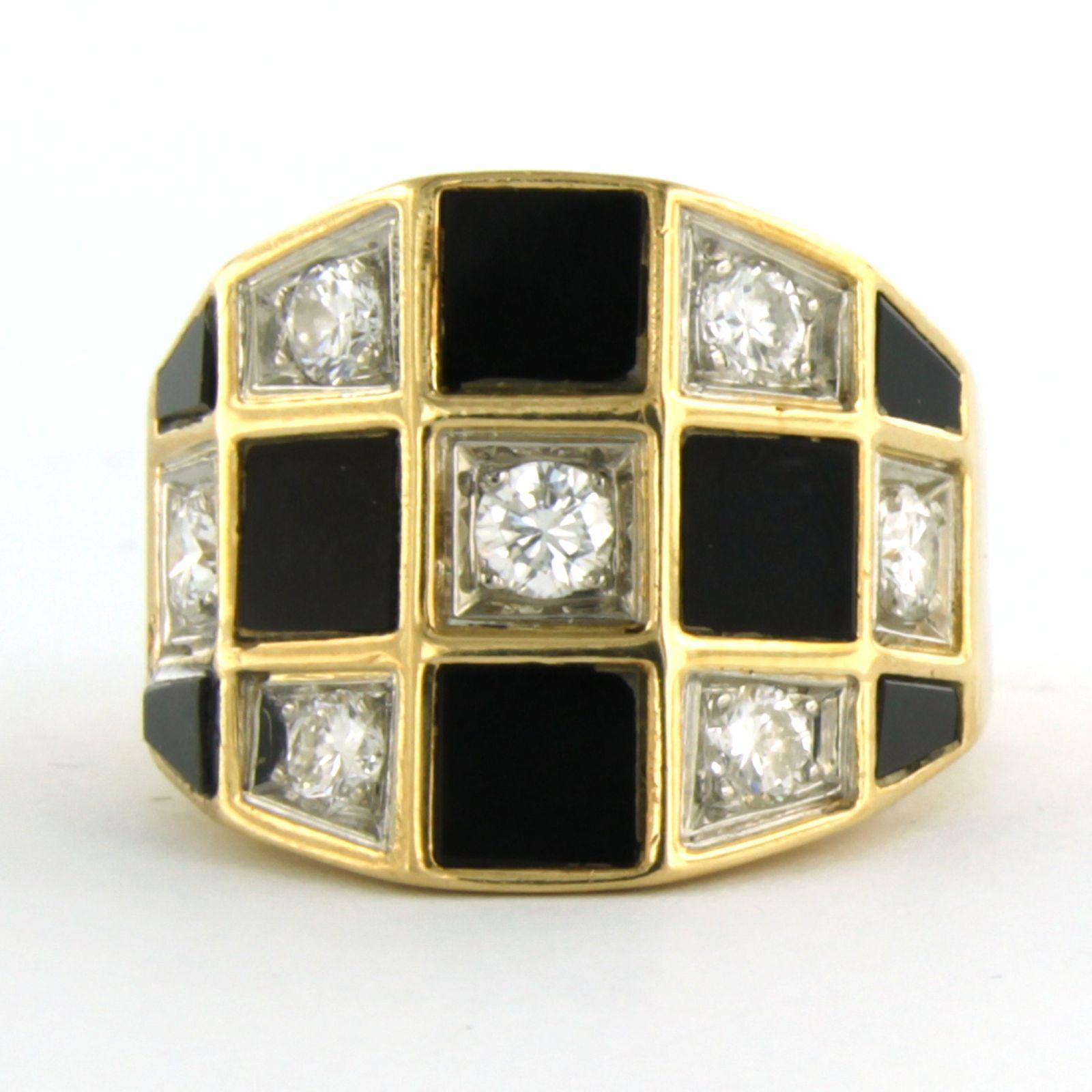 18k bicolour gold ring set with onyx and brilliant cut diamonds. 0.60ct – F/G – VS/SI – ring size U.S. 6 – EU. 16.5(52)

detailed description:

The top of the ring is in a rectangle shape 1.6 cm wide by 4.5 mm high

Ring size US 6 – EU. 16.5(52),