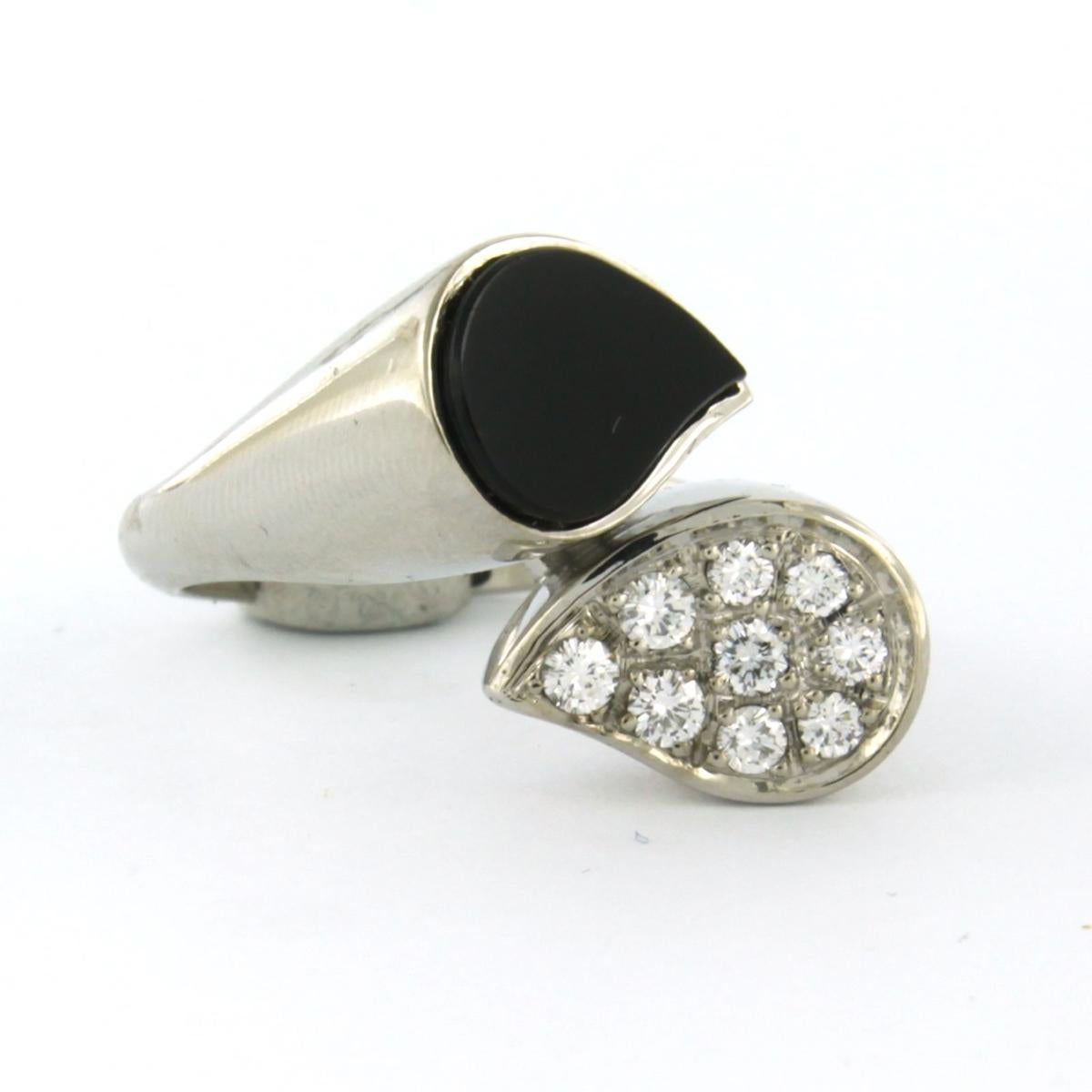 Brilliant Cut Ring with onyx and diamonds 18k white gold For Sale