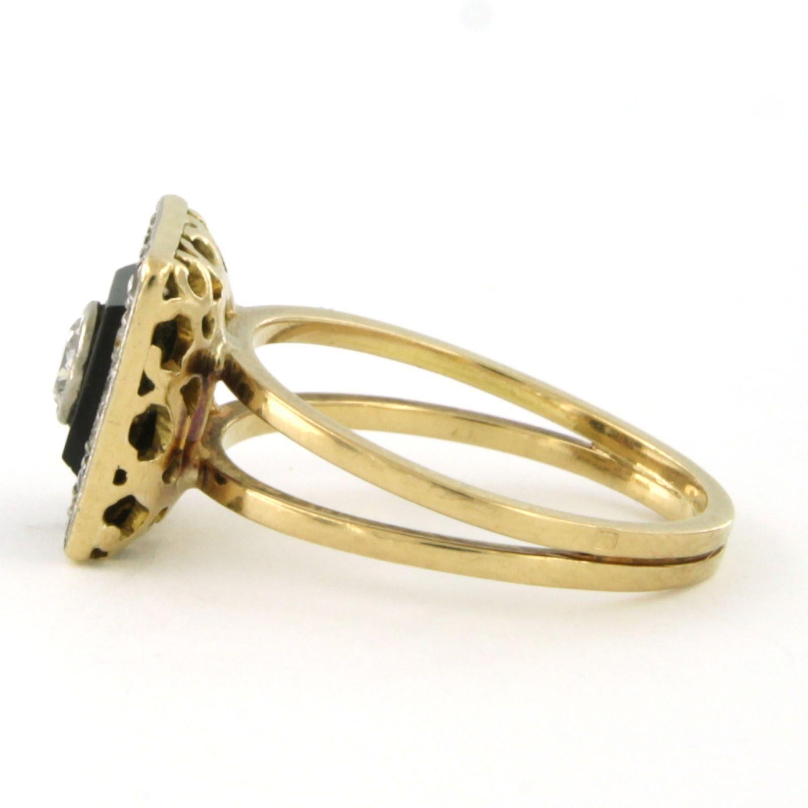 Bague en or bicolore 18k sertie d'onyx et de diamants taille ancienne. 0.60ct - F/G - SI - taille de bague U.S. 7 - EU. 17.25(54)

description détaillée :

le haut de l'anneau a une largeur de 1.1 cm

bague taille US 7 - EU. 17.25(54), la bague peut