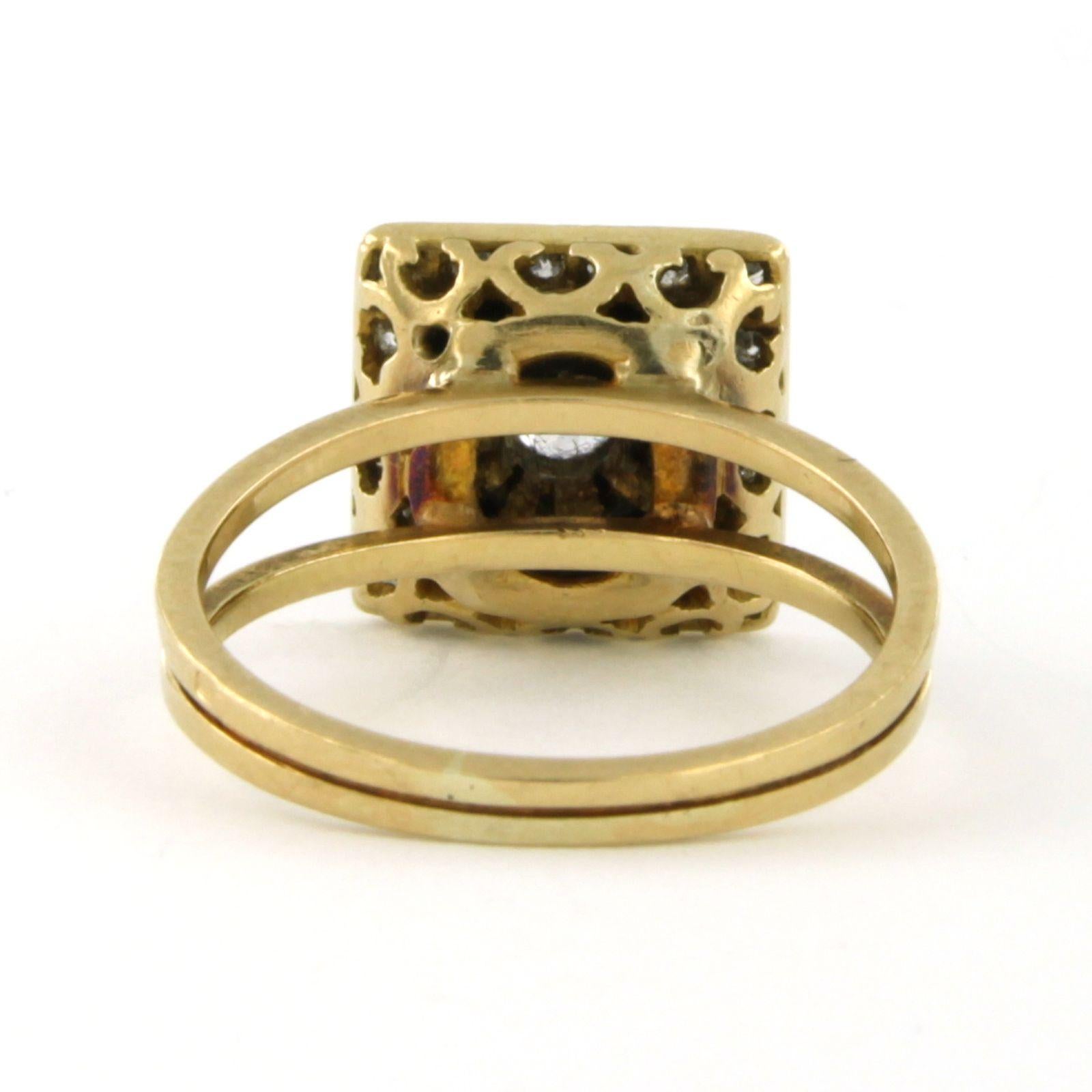 Moderne Bague bicolore 18 carats avec onyx et diamants taille vieille mine jusqu'à 0,60 carat en vente