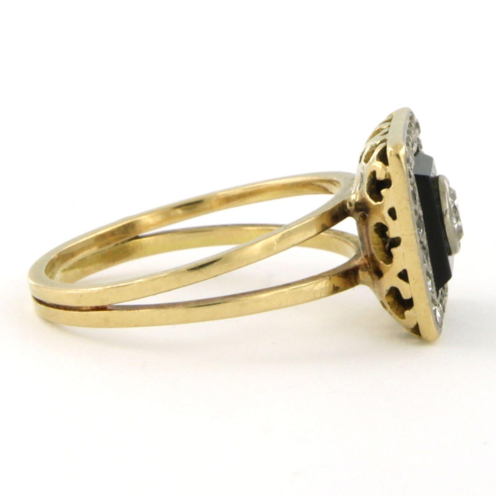 Taille vieille mine Bague bicolore 18 carats avec onyx et diamants taille vieille mine jusqu'à 0,60 carat en vente