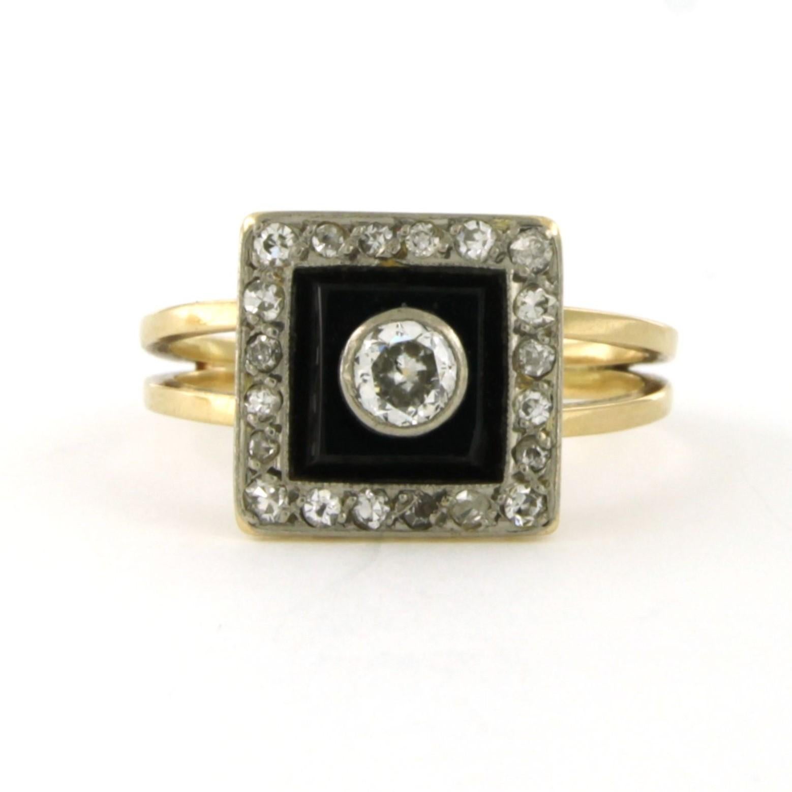 Bague bicolore 18 carats avec onyx et diamants taille vieille mine jusqu'à 0,60 carat Excellent état - En vente à The Hague, ZH