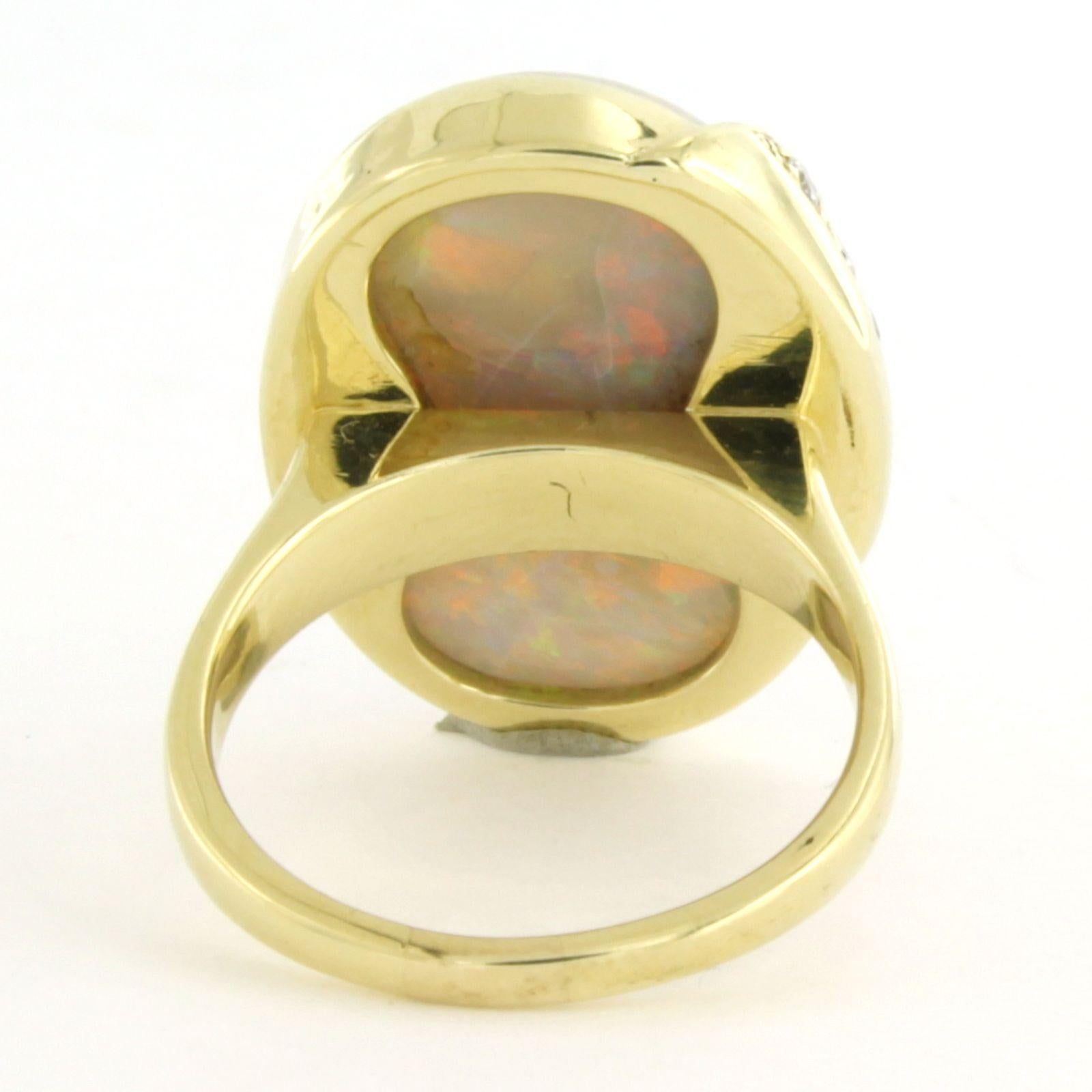 Taille brillant Bague avec opale et diamants taille brillant jusqu'à 0,30 ct Or jaune 14k en vente