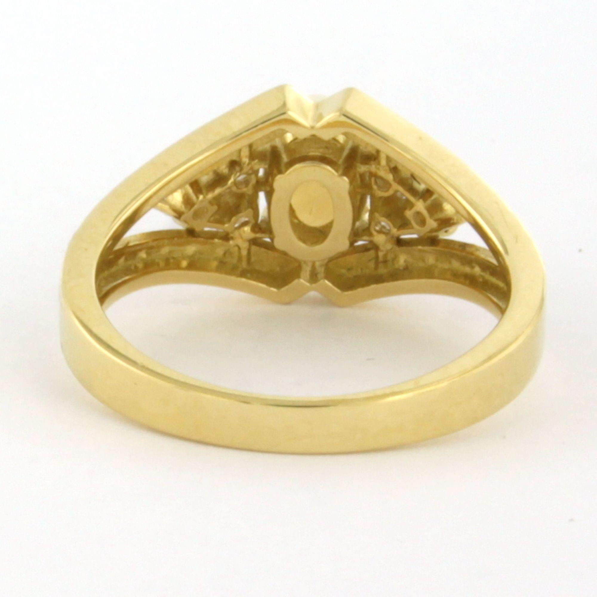 Anillo con ópalo y diamantes talla brillante de hasta 0,64 ct 4,5 gramos Oro de 18k Corte brillante en venta