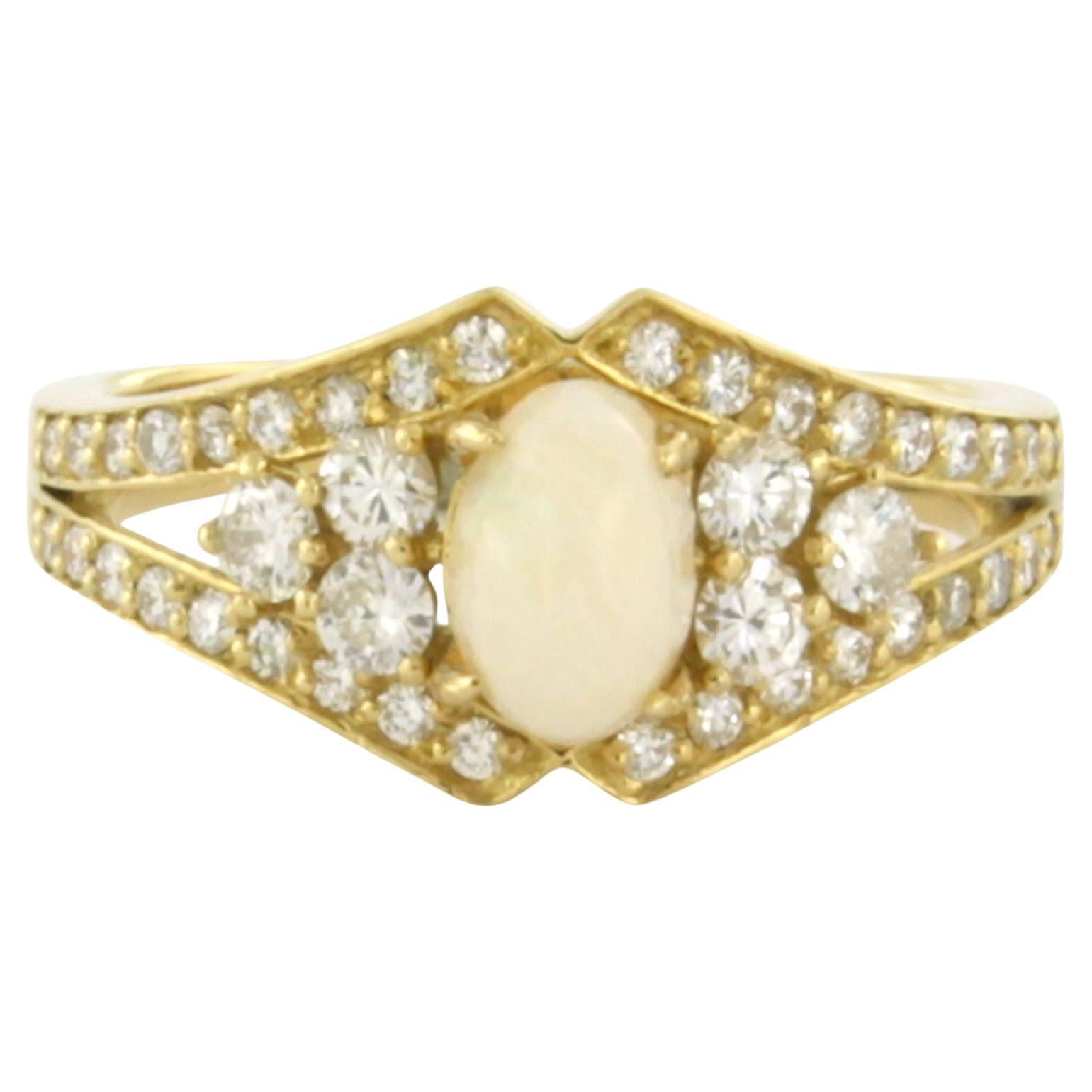 Anillo con ópalo y diamantes talla brillante de hasta 0,64 ct 4,5 gramos Oro de 18k en venta