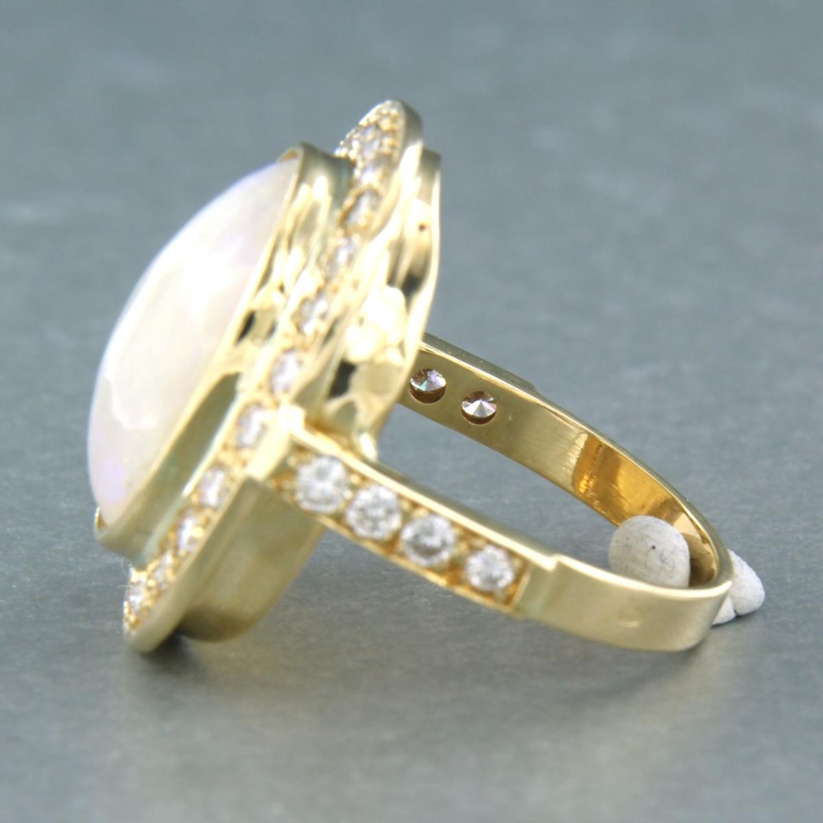 Ring mit Opal und Diamanten im Brillantschliff bis zu 1,50ct 14k Gold 10,1 Gramm (Moderne) im Angebot
