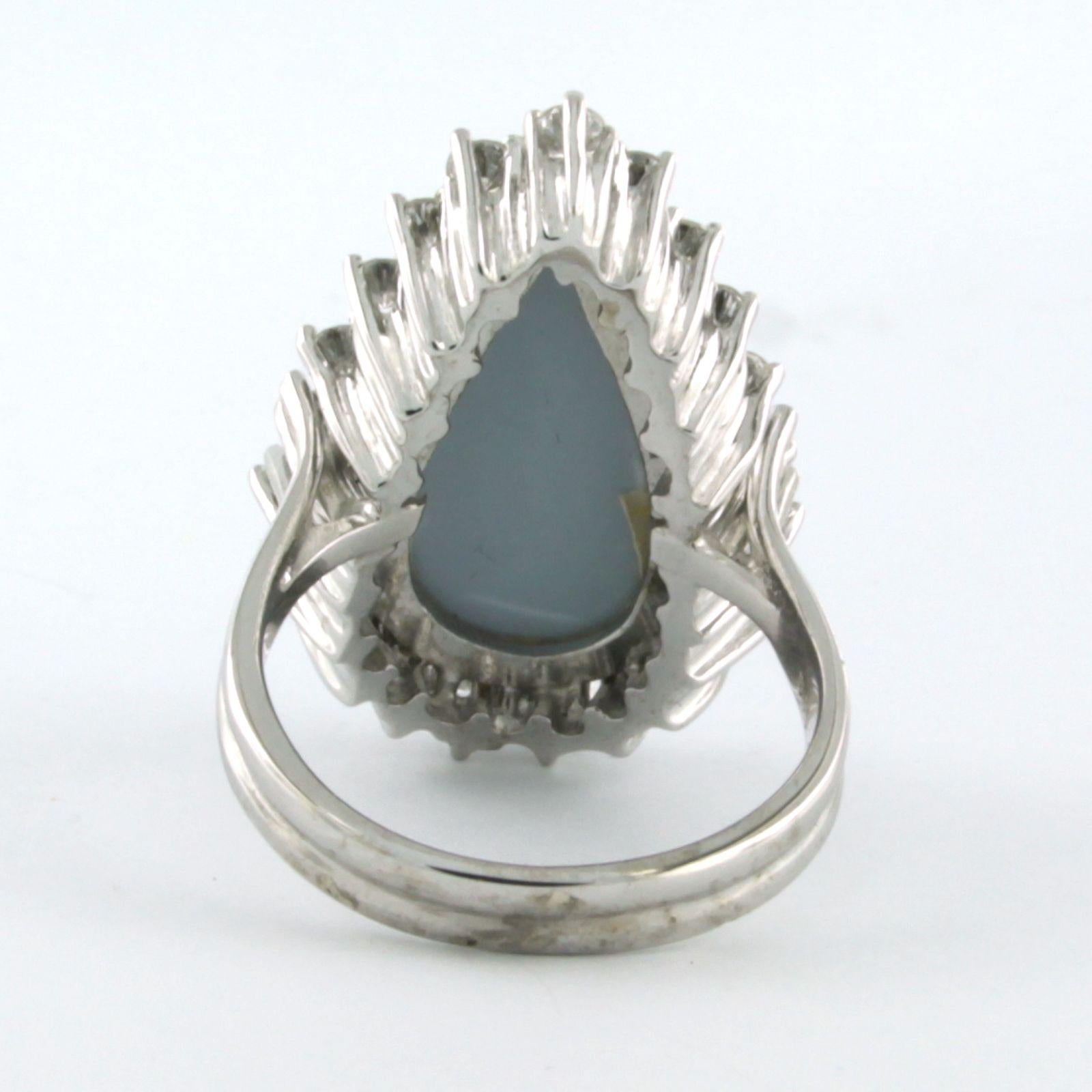 Ring with opal and diamonds 18k white gold In Good Condition For Sale In The Hague, ZH