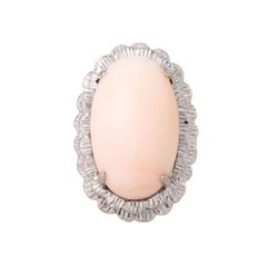Ring mit ovaler Koralle aus Engelshaut
