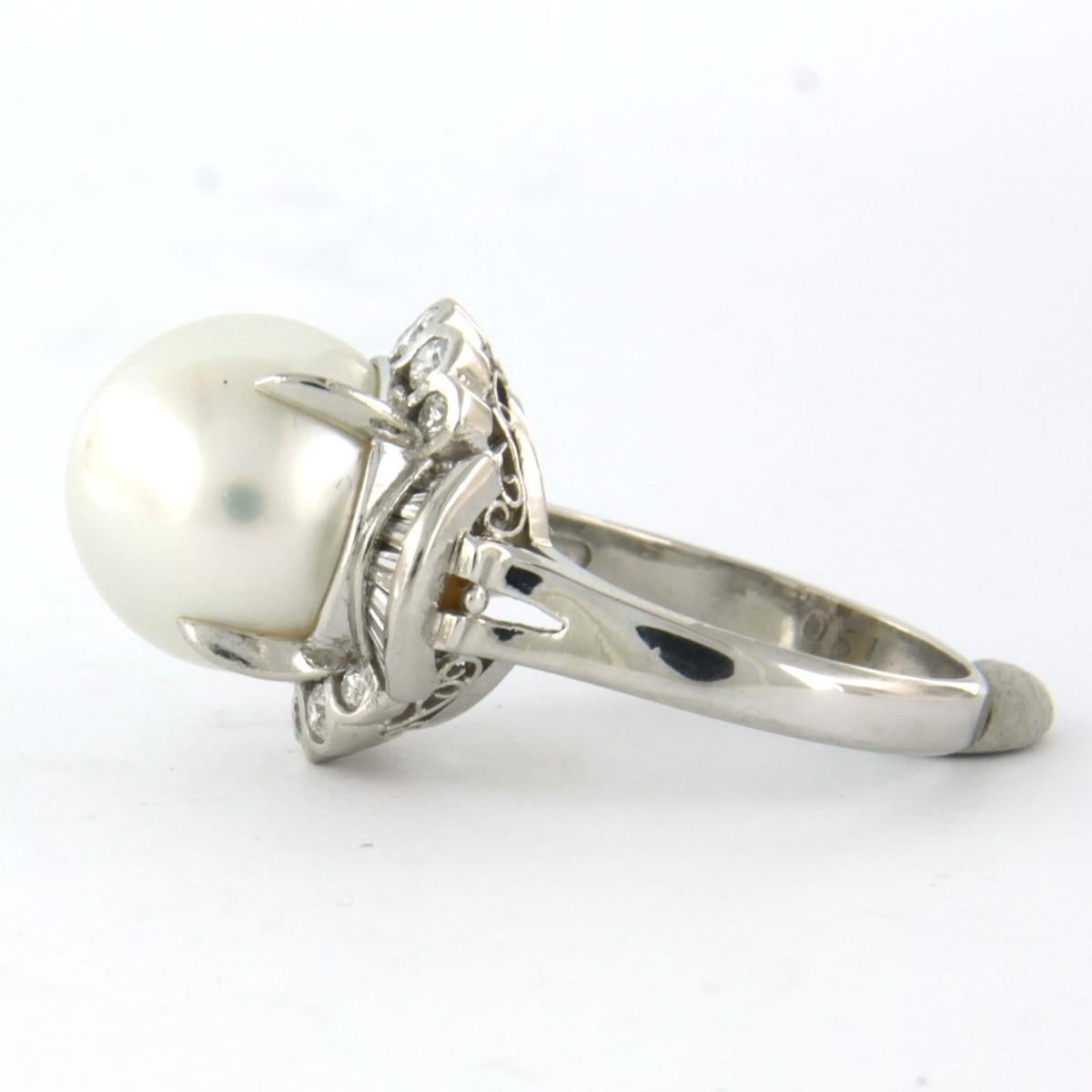 Modern Ring with pearl and brilliant and taper cut diamonds up to 0.51ct platinum For Sale