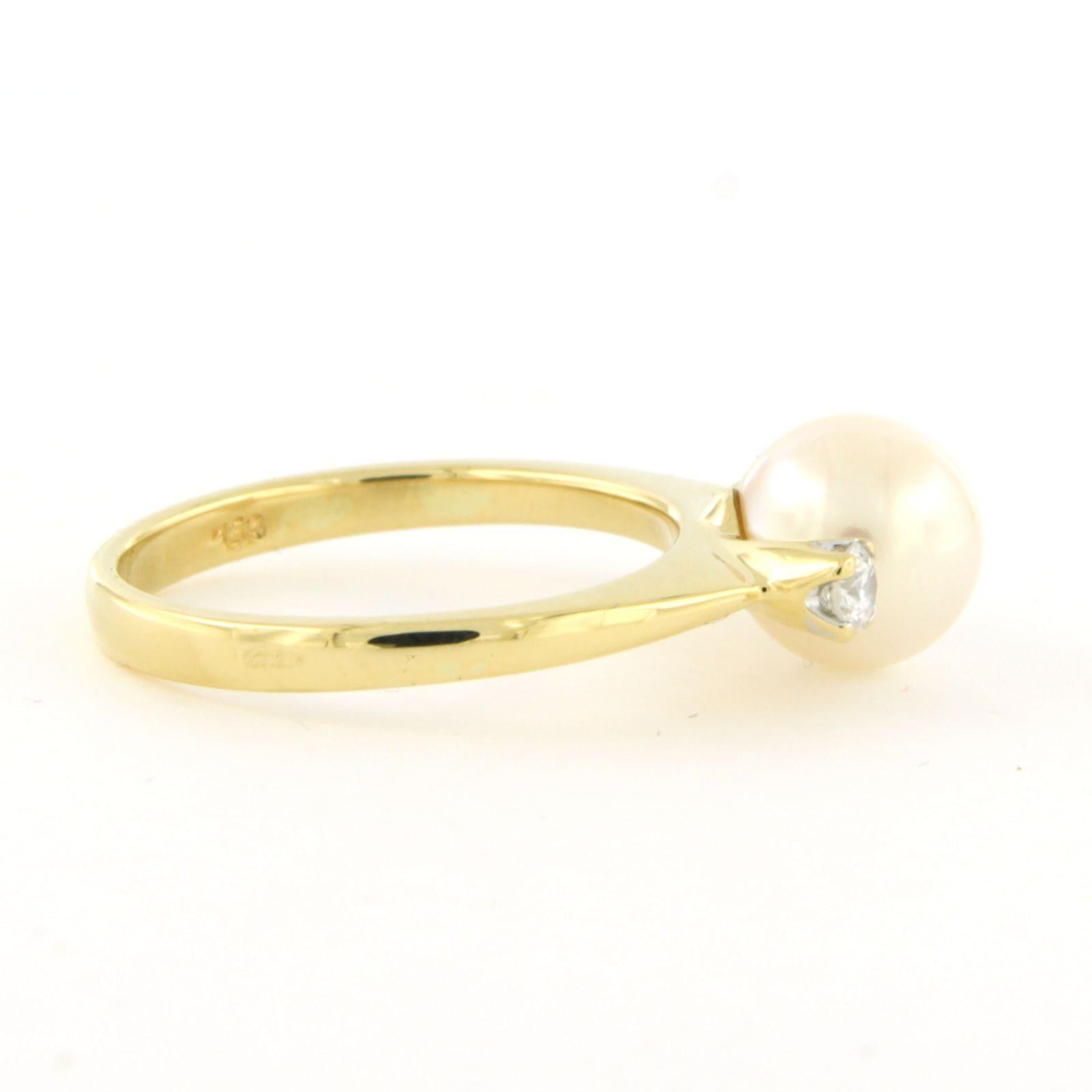 Bague en or jaune 18k sertie d'une perle centrale et d'un diamant taille brillant jusqu'à 0,20 ct - F/G - VS/SI - taille de bague US 7,5 - EU 17,75 (56)

Description détaillée :

La partie supérieure de l'anneau mesure 8,3 mm de large et 1,0 cm de