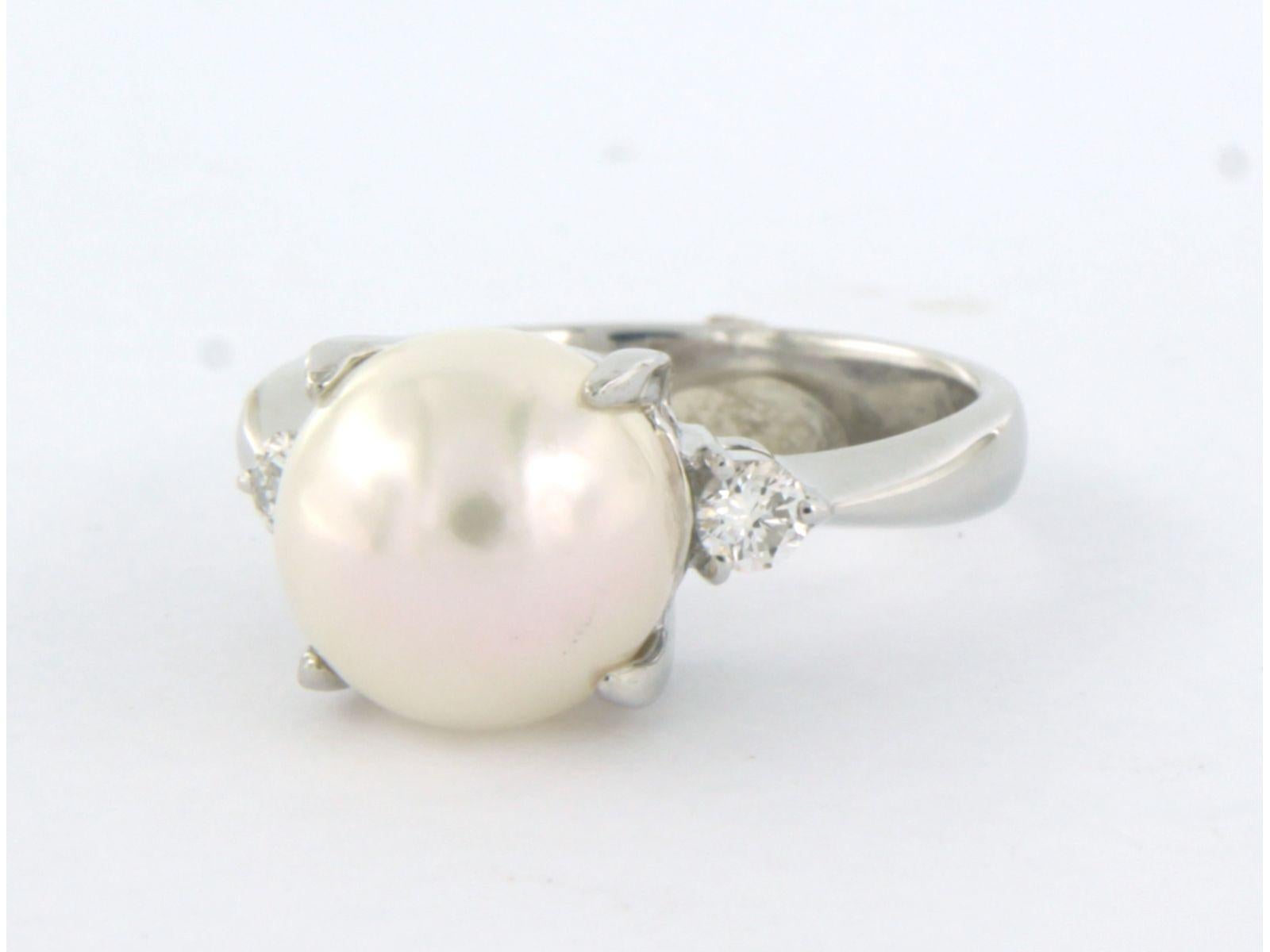 Ring mit Perlen und Diamanten im Brillantschliff bis zu 0,14ct 5,6 Gramm Platin im Angebot 1