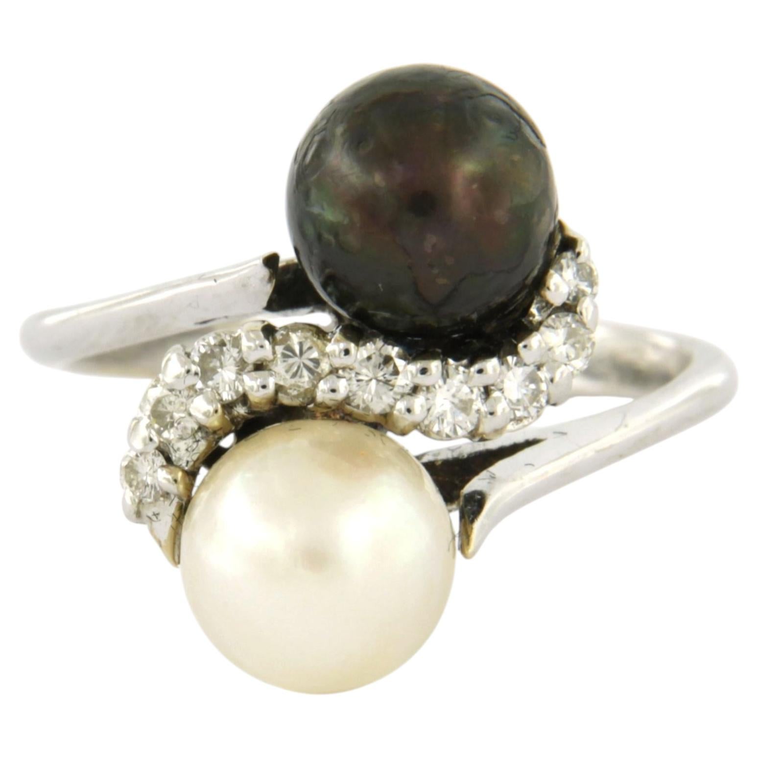Anillo con perla y diamantes de talla brillante de hasta 0,30 ct, oro de 18 k, 5,1 gramos