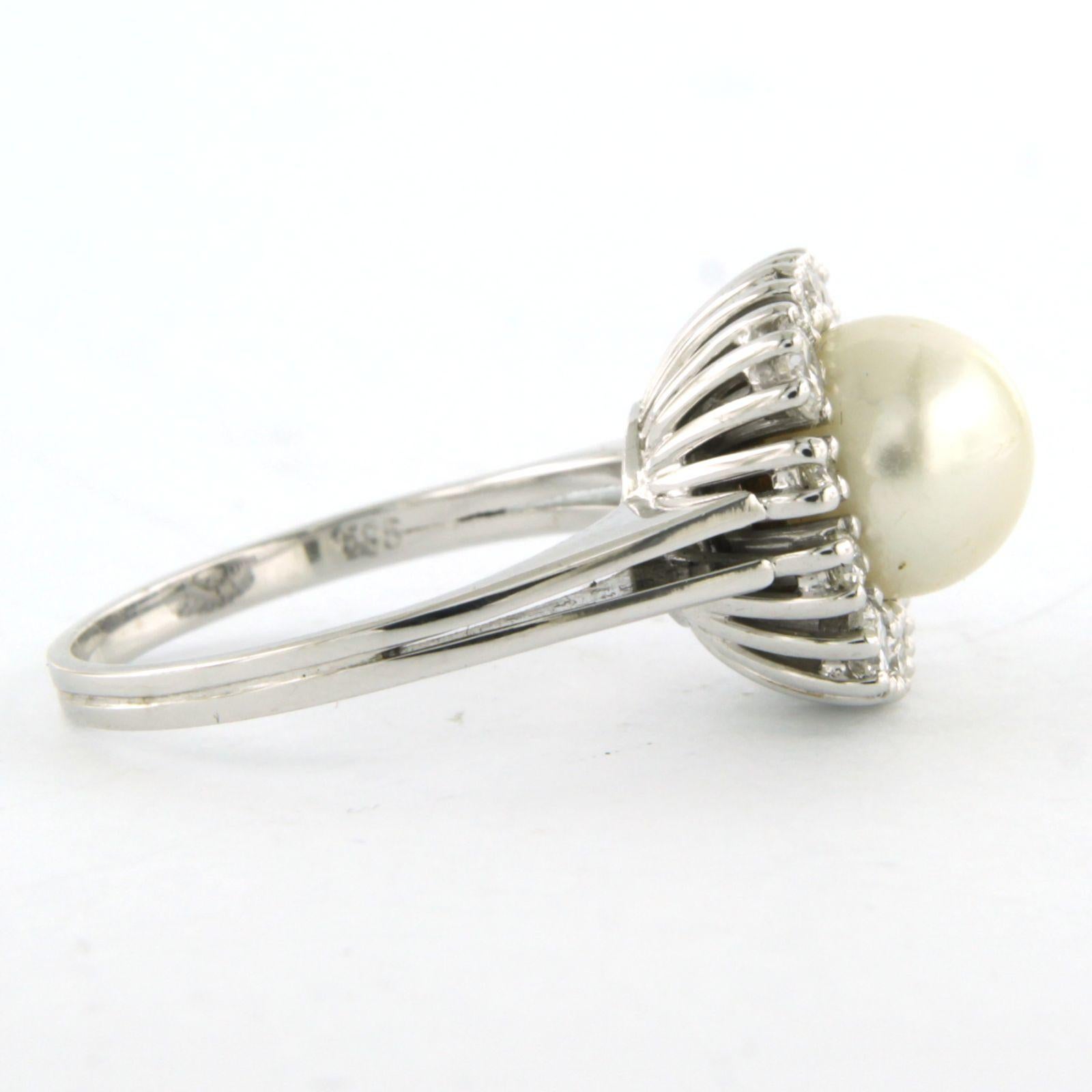 Ring mit Perle und Diamanten im Brillantschliff bis zu 0,52 ct. 14k Weißgold 5,8 Gramm (Moderne) im Angebot