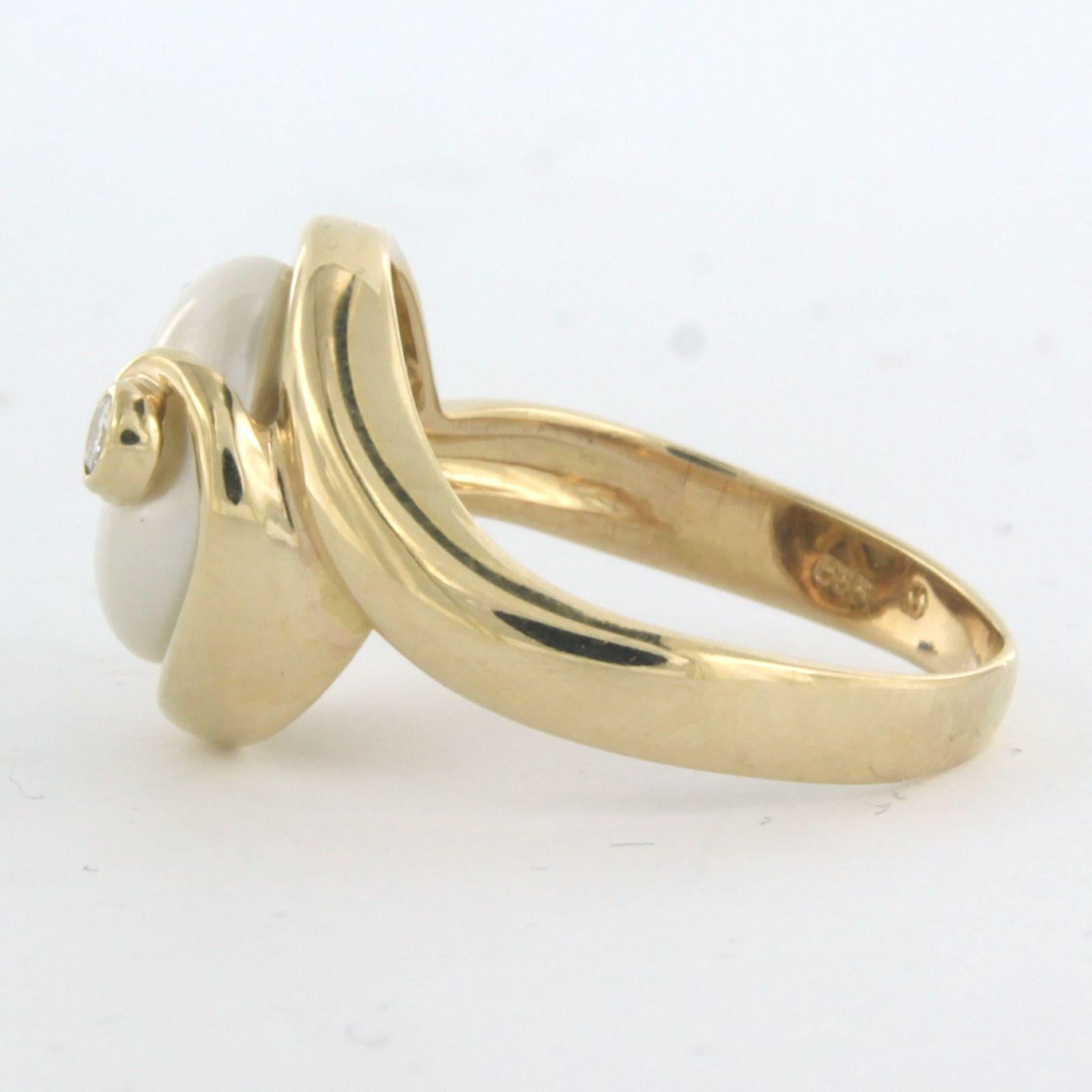 Ring with pearl and diamonds 14k yellow gold  In Excellent Condition For Sale In The Hague, ZH
