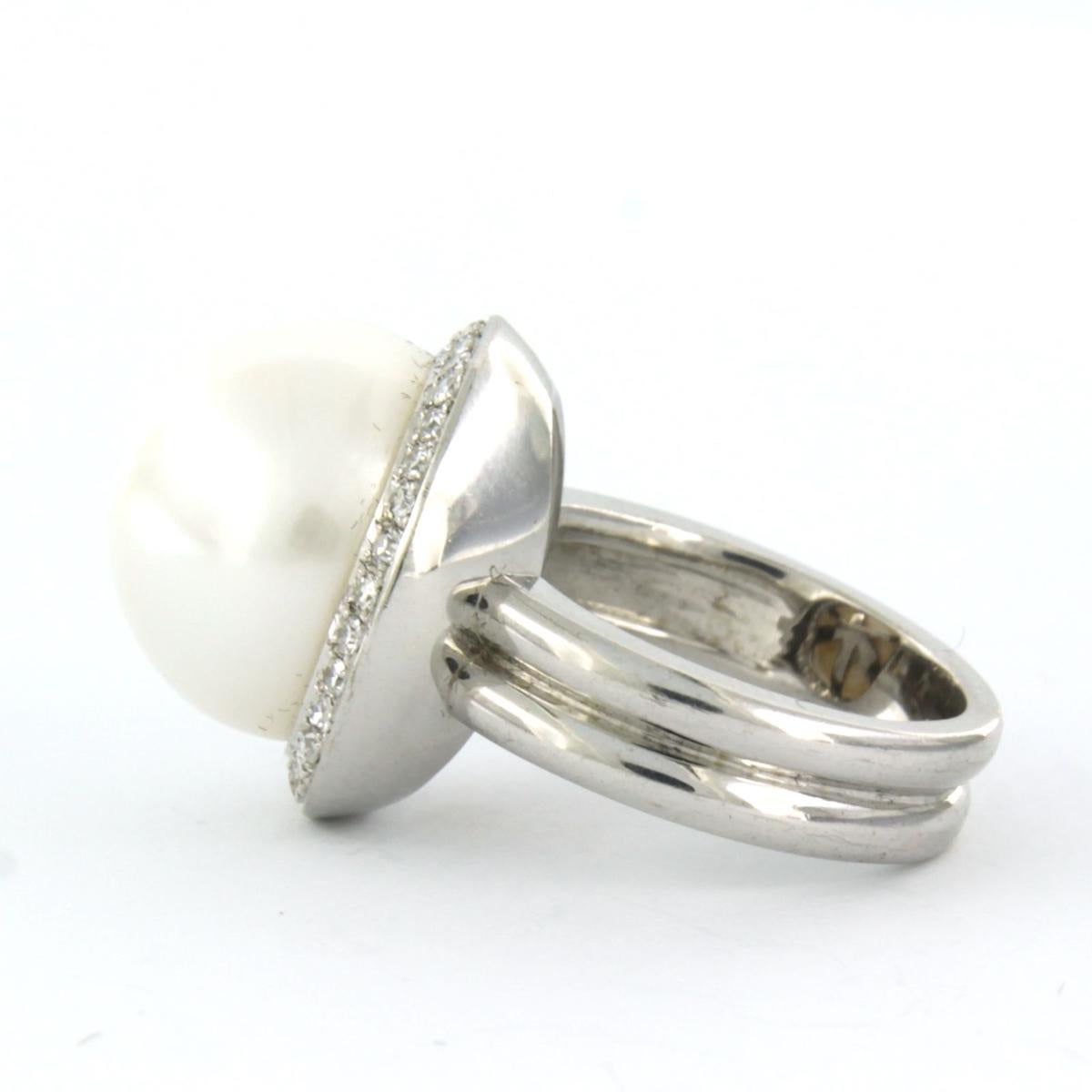 Women's Ring with pearl and diamonds 18k white gold For Sale