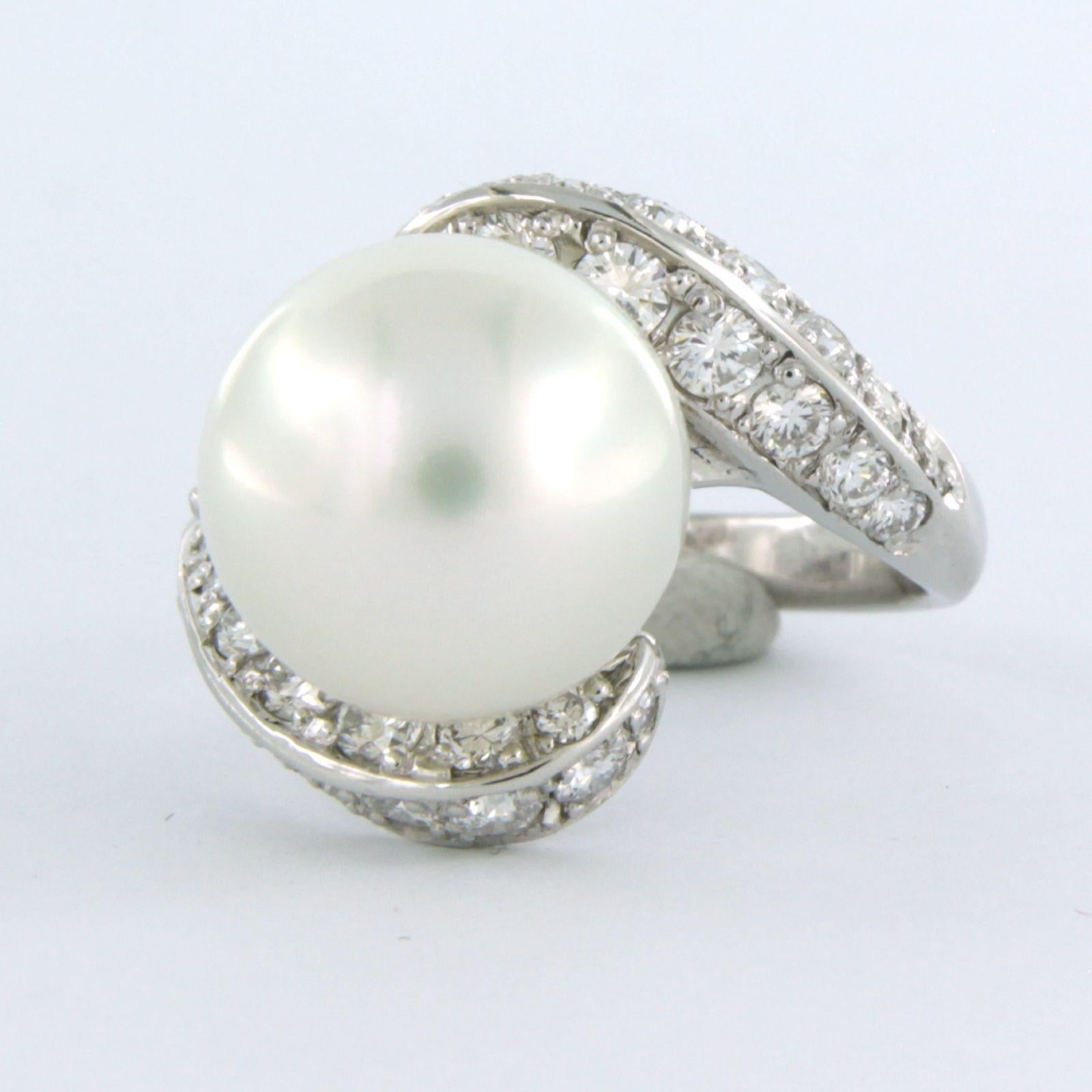 Brilliant Cut Ring with pearl and diamonds 900 platinum  For Sale