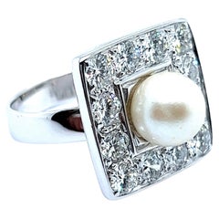 Vintage Ring with Diamonds and Pearl in 18 Karat White Gold