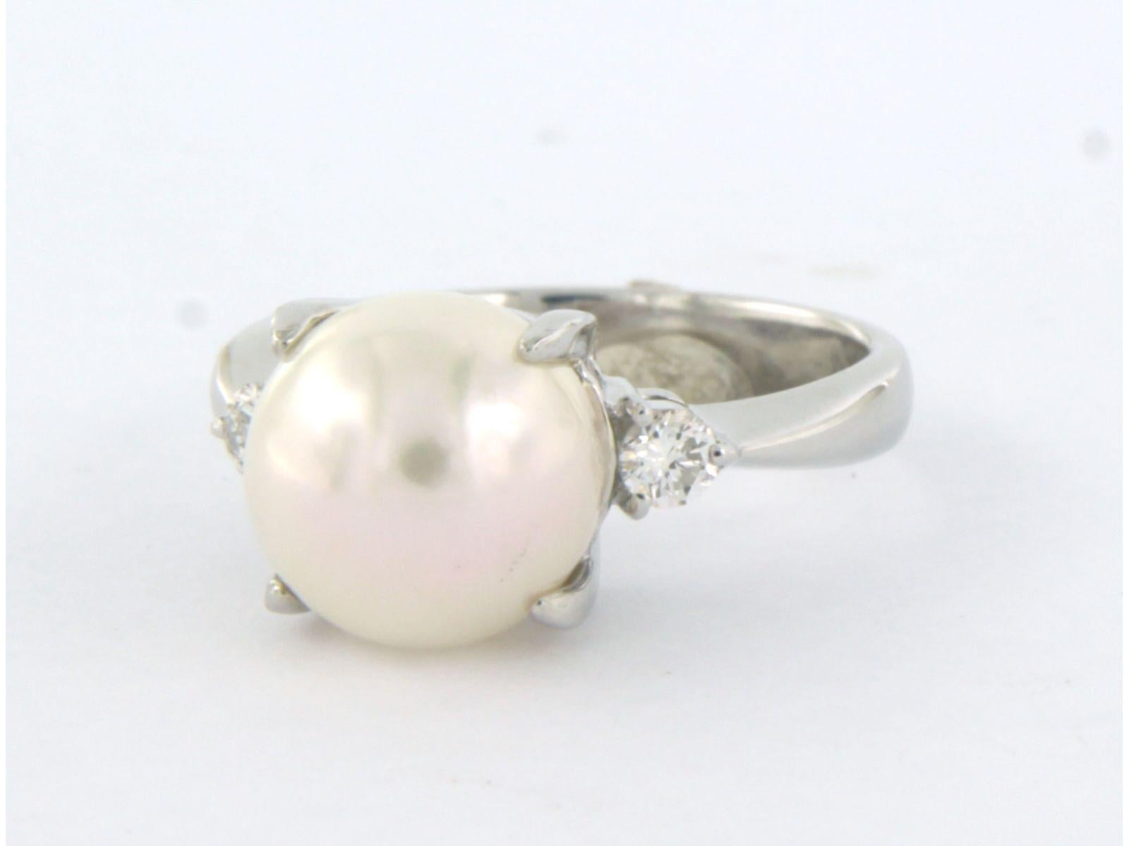 Modern Ring with pearl and diamonds platinum For Sale