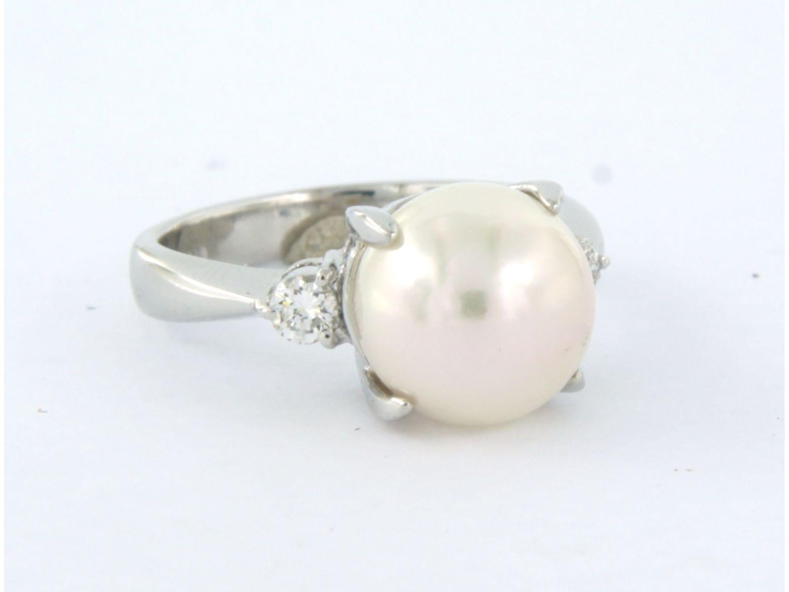 Brilliant Cut Ring with pearl and diamonds platinum For Sale