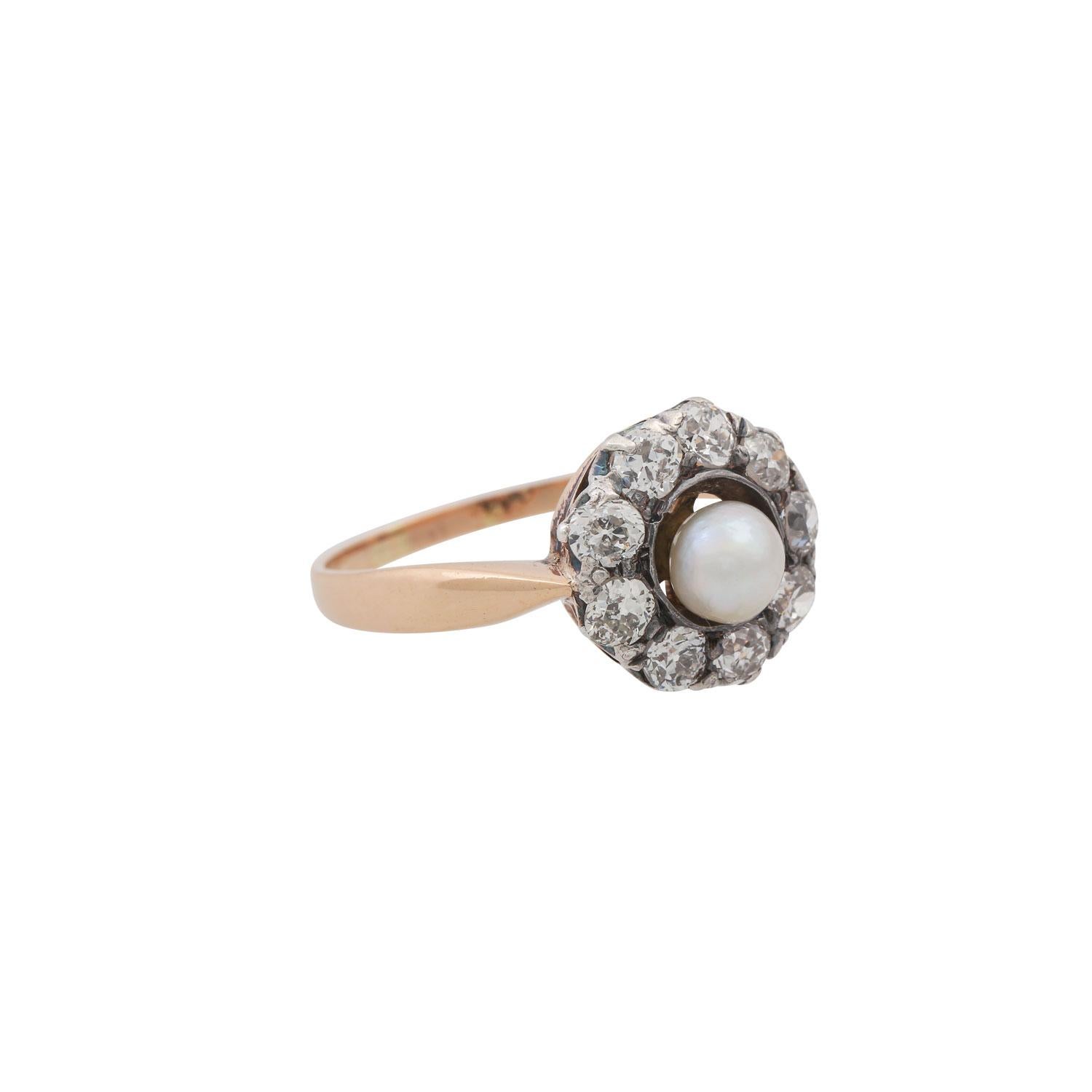 0.9 ct in total, approx. WHITE (H)/SI-P1, pearl approx. 5 mm, RSG 14K, front silver, 3.1 g, RW: 59/19, around 1900, signs of wear.<

 Ring with pearl of approx. 5 mm and old-European-cut diamonds totaling approx. 0.9 ct, approx. WHITE (H)/SI-I1, 14K