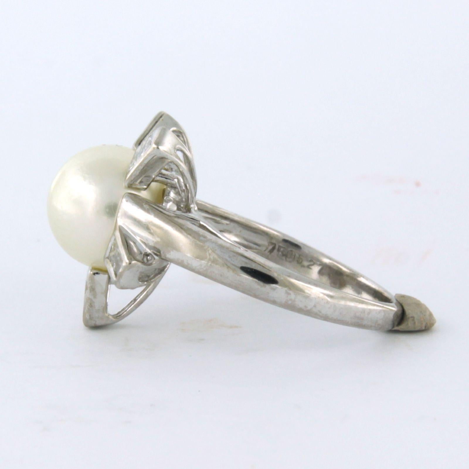 Moderno Anello con perla e diamanti a taglio conico fino a 0,45 carati in oro 18 carati 6,2 grammi in vendita