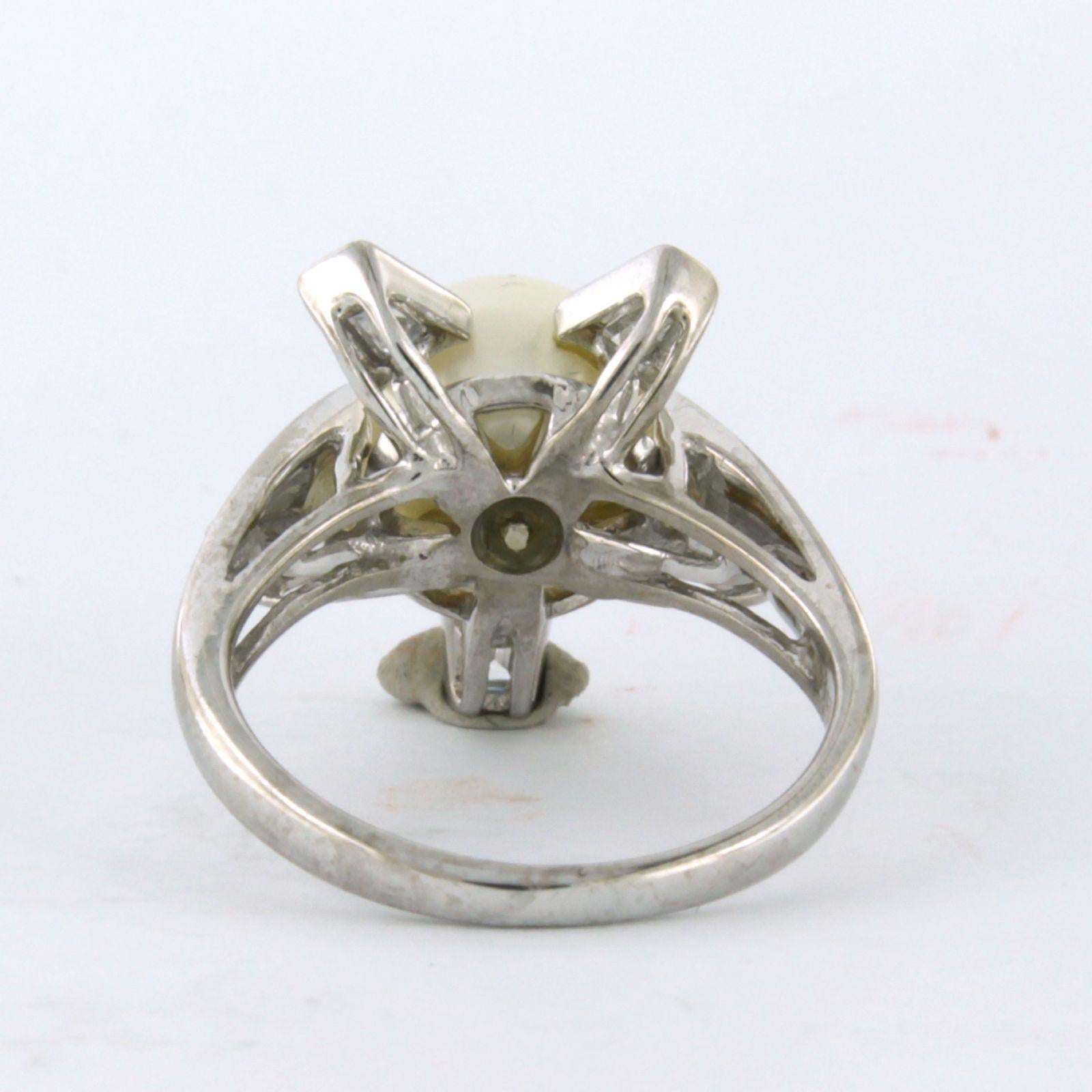 Anello con perla e diamanti a taglio conico fino a 0,45 carati in oro 18 carati 6,2 grammi In condizioni ottime in vendita a The Hague, ZH