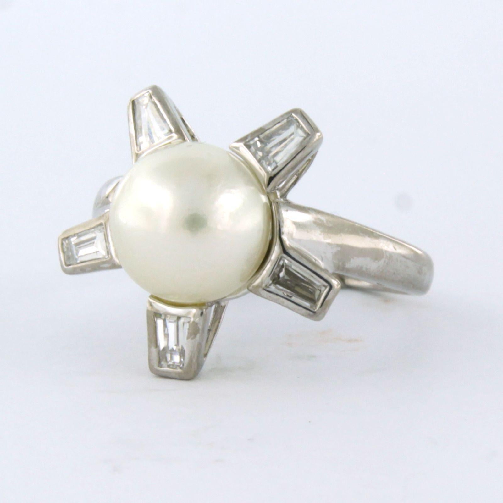 Donna Anello con perla e diamanti a taglio conico fino a 0,45 carati in oro 18 carati 6,2 grammi in vendita